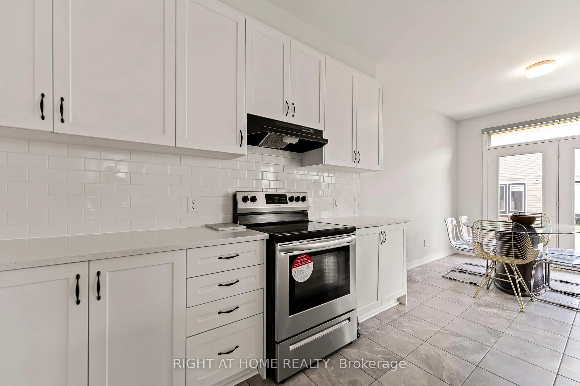 Photo 19 of 221 Billrian Crescent, Ottawa, Stittsville (North) — HOMEH