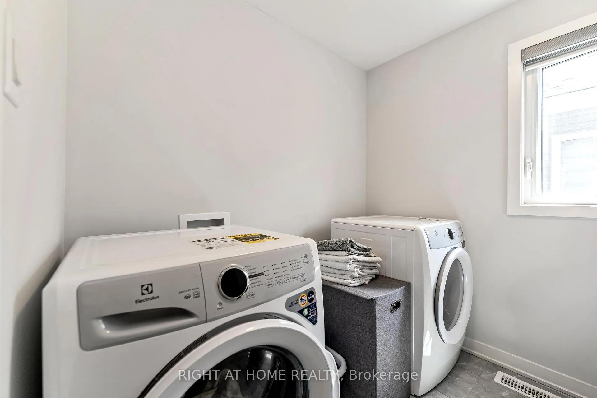 Photo 27 of 221 Billrian Crescent, Ottawa, Stittsville (North) — HOMEH