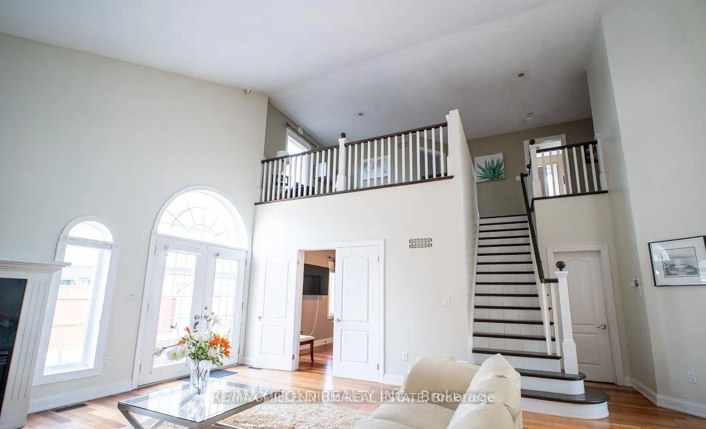 Photo 4 of 8905 McGarry Drive, Niagara Falls, Forestview — HOMEH