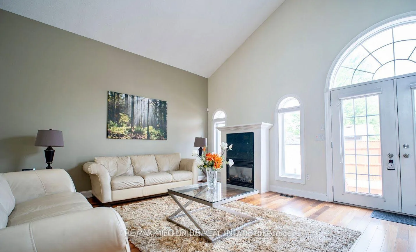 Photo 5 of 8905 McGarry Drive, Niagara Falls, Forestview — HOMEH