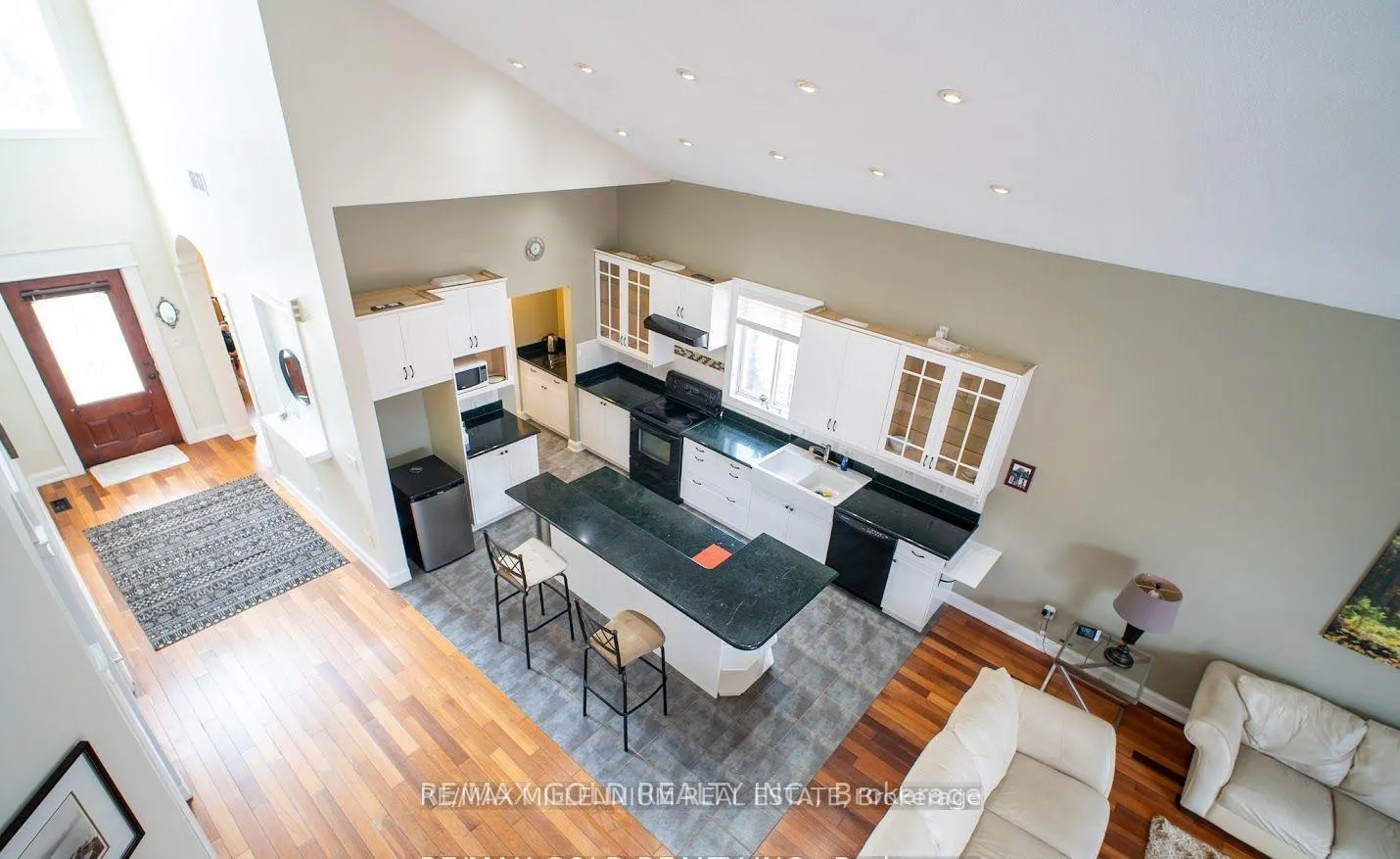 Photo 8 of 8905 McGarry Drive, Niagara Falls, Forestview — HOMEH