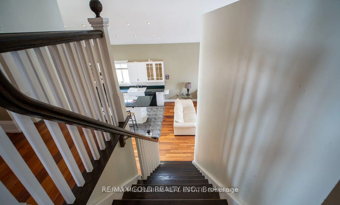 Photo 9 of 8905 McGarry Drive, Niagara Falls, Forestview — HOMEH