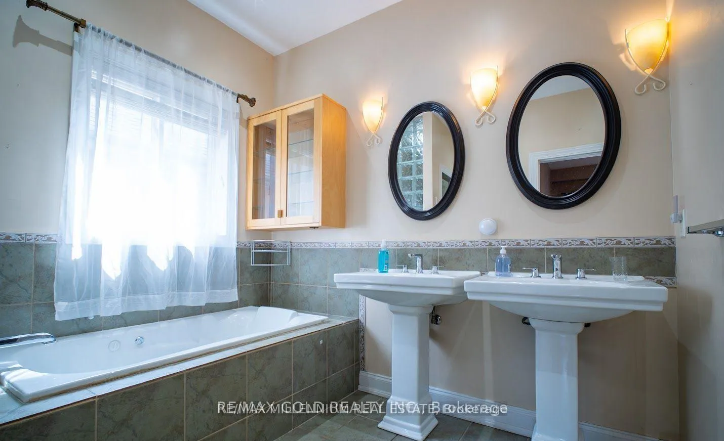 Photo 18 of 8905 McGarry Drive, Niagara Falls, Forestview — HOMEH