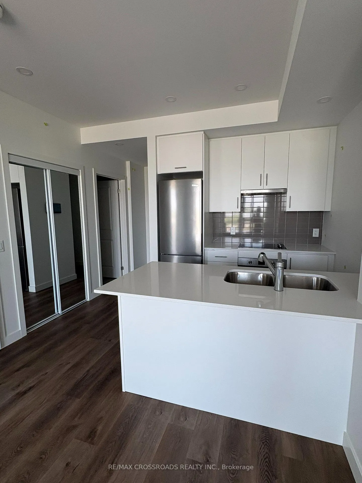 Photo 4 of Unit 706, 461 Green Road, Hamilton, Lakeshore — HOMEH