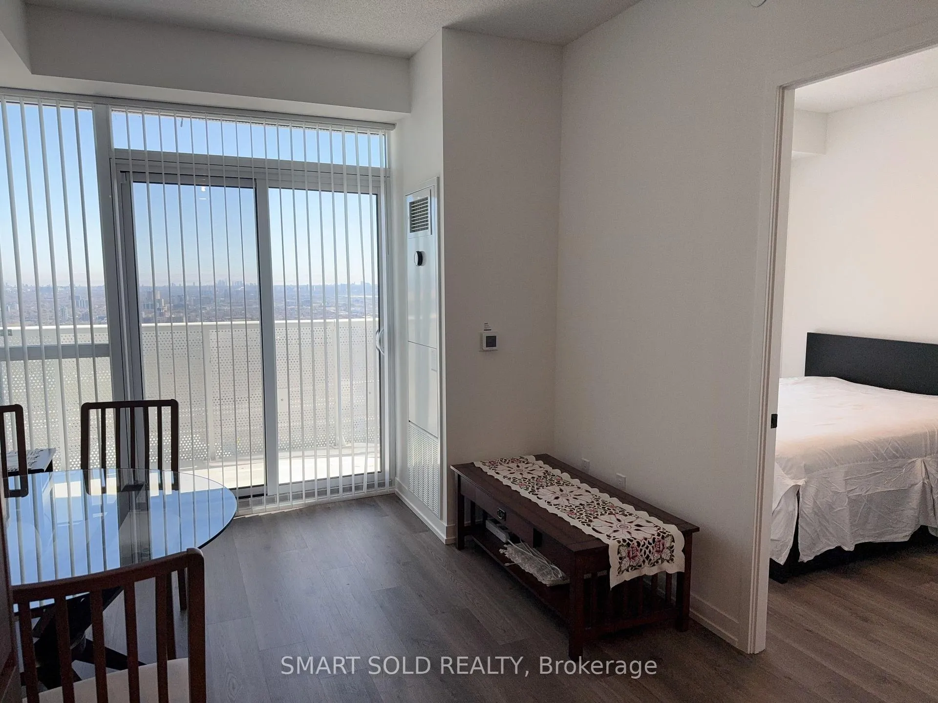 Photo 6 of Unit 5611, 8 Interchange Way, Vaughan, Vaughan Corporate Centre — HOMEH
