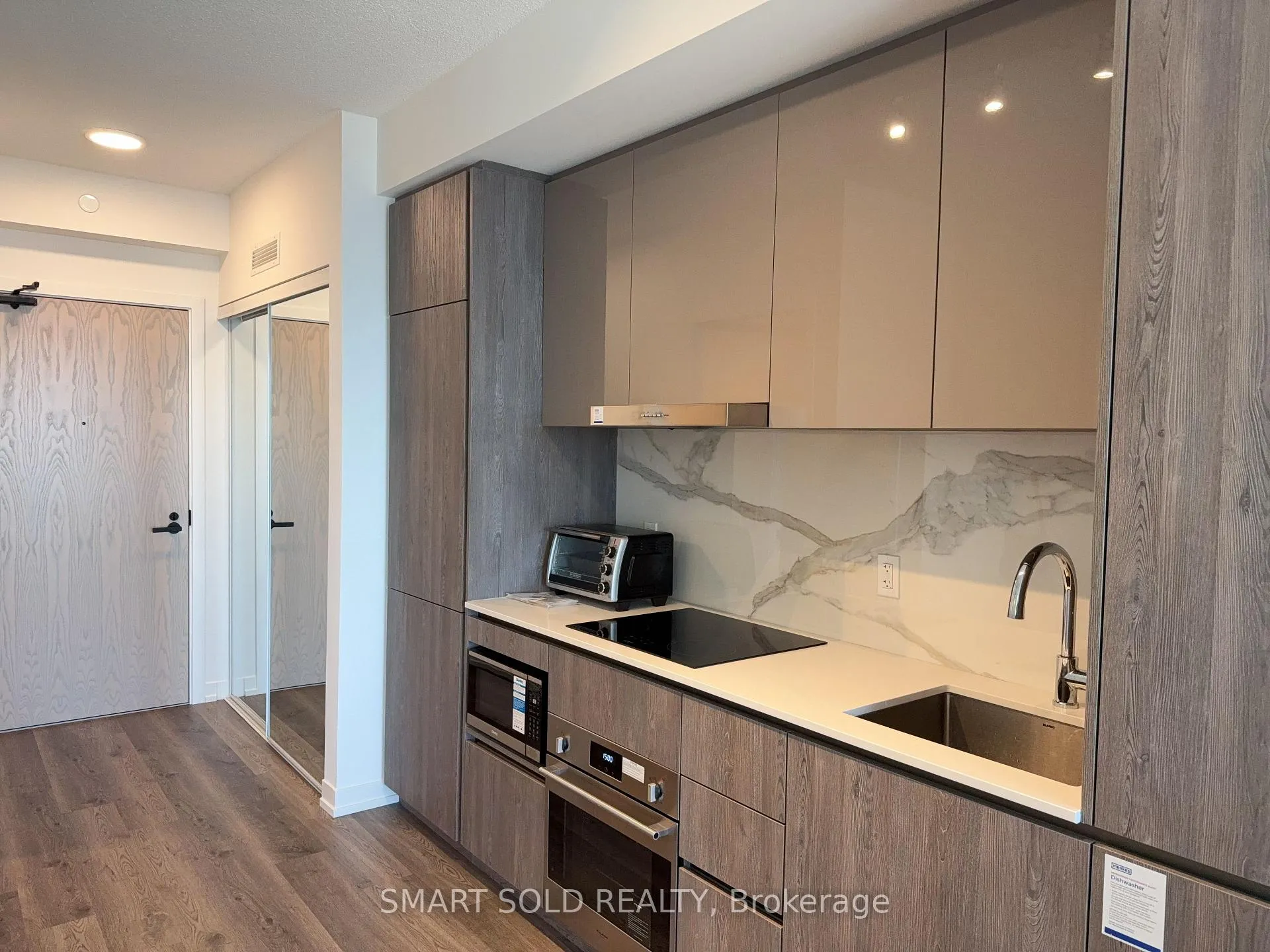 Photo 10 of Unit 5611, 8 Interchange Way, Vaughan, Vaughan Corporate Centre — HOMEH
