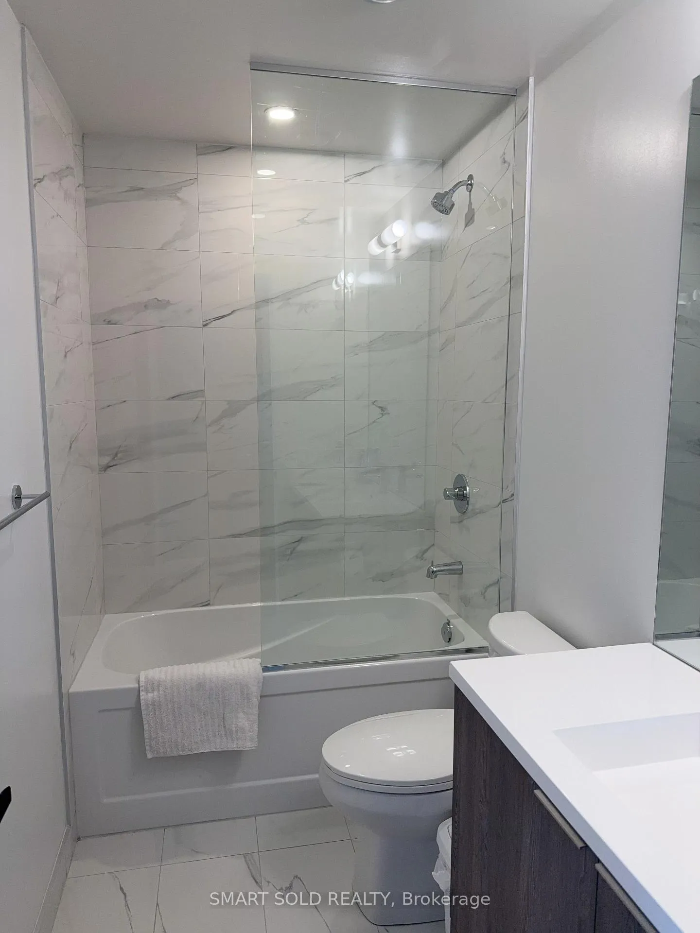 Photo 14 of Unit 5611, 8 Interchange Way, Vaughan, Vaughan Corporate Centre — HOMEH