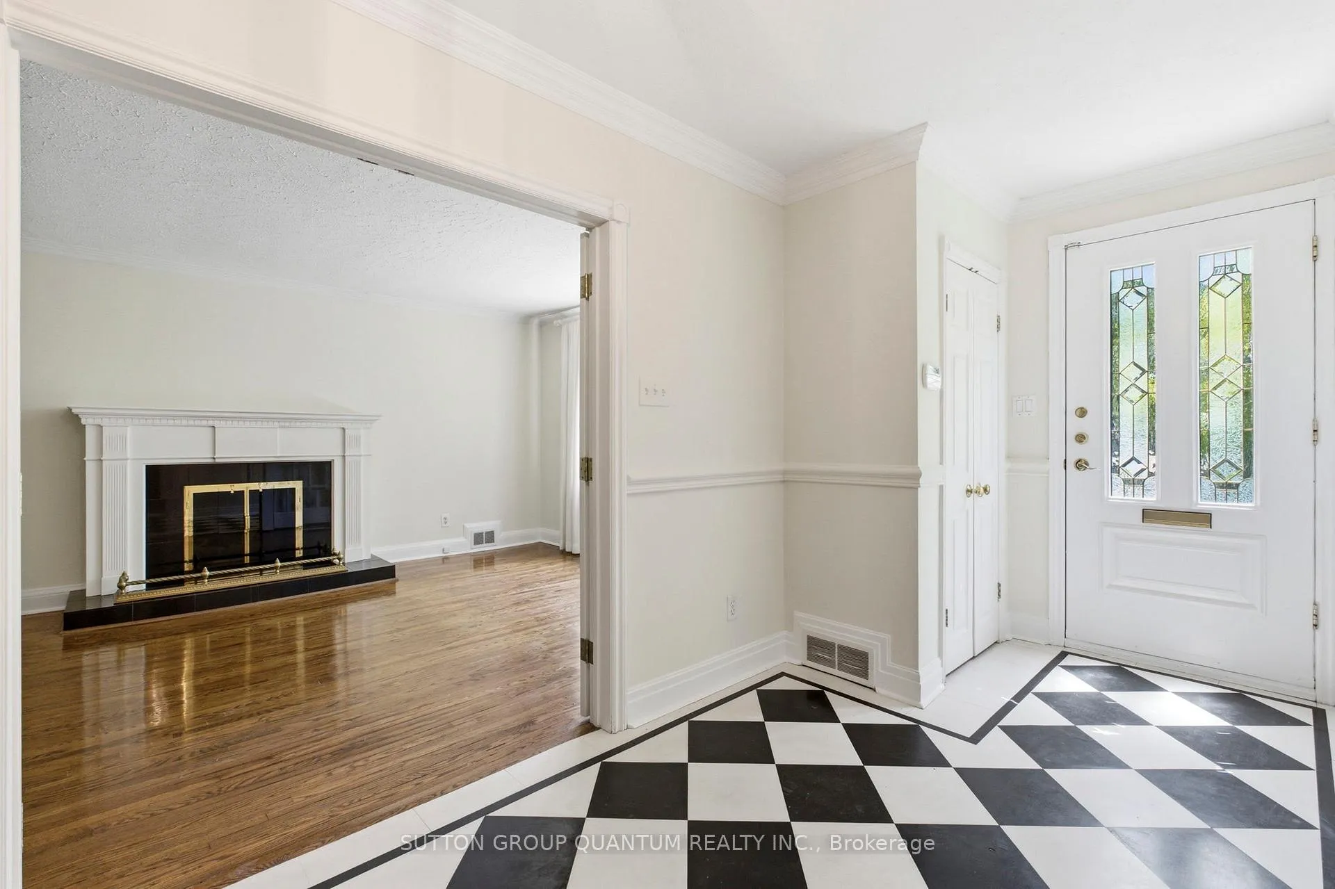 Photo 4 of 8 Riverside Crescent, Toronto, High Park-Swansea — HOMEH