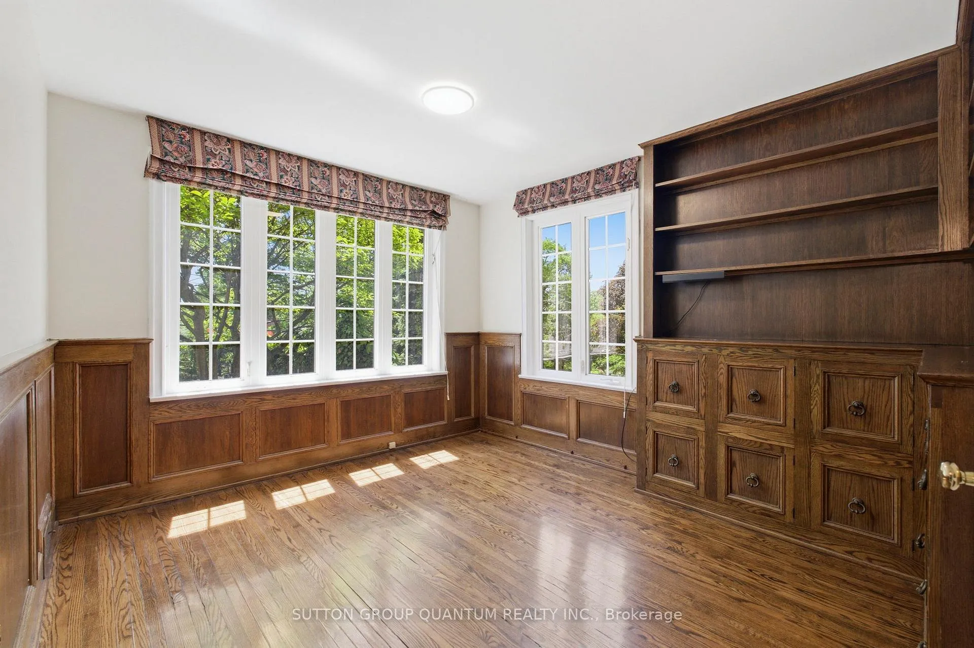 Photo 7 of 8 Riverside Crescent, Toronto, High Park-Swansea — HOMEH
