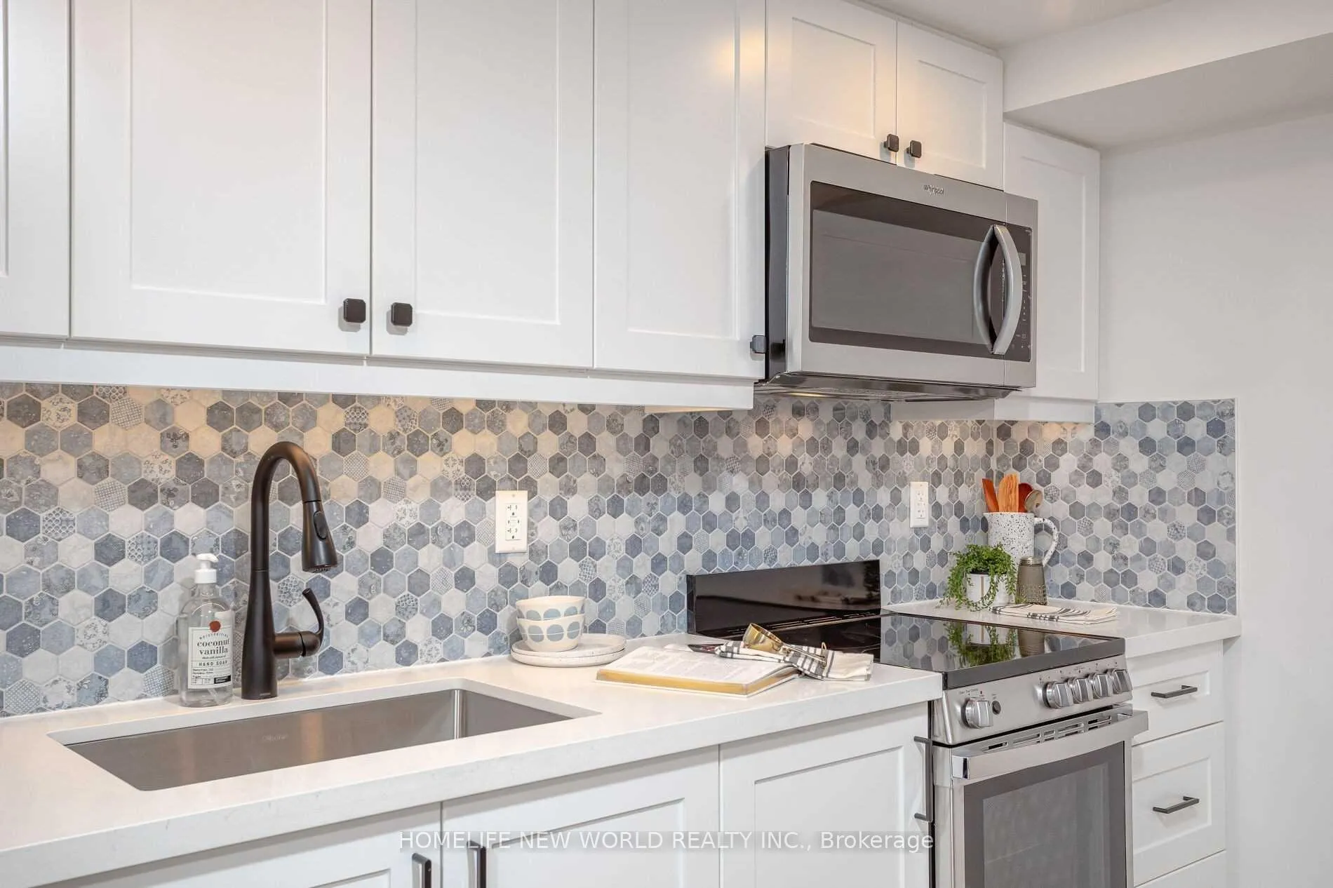 Photo 5 of Unit Lower, 46 Emerson Avenue, Toronto, Dovercourt-Wallace Emerson-Junction — HOMEH