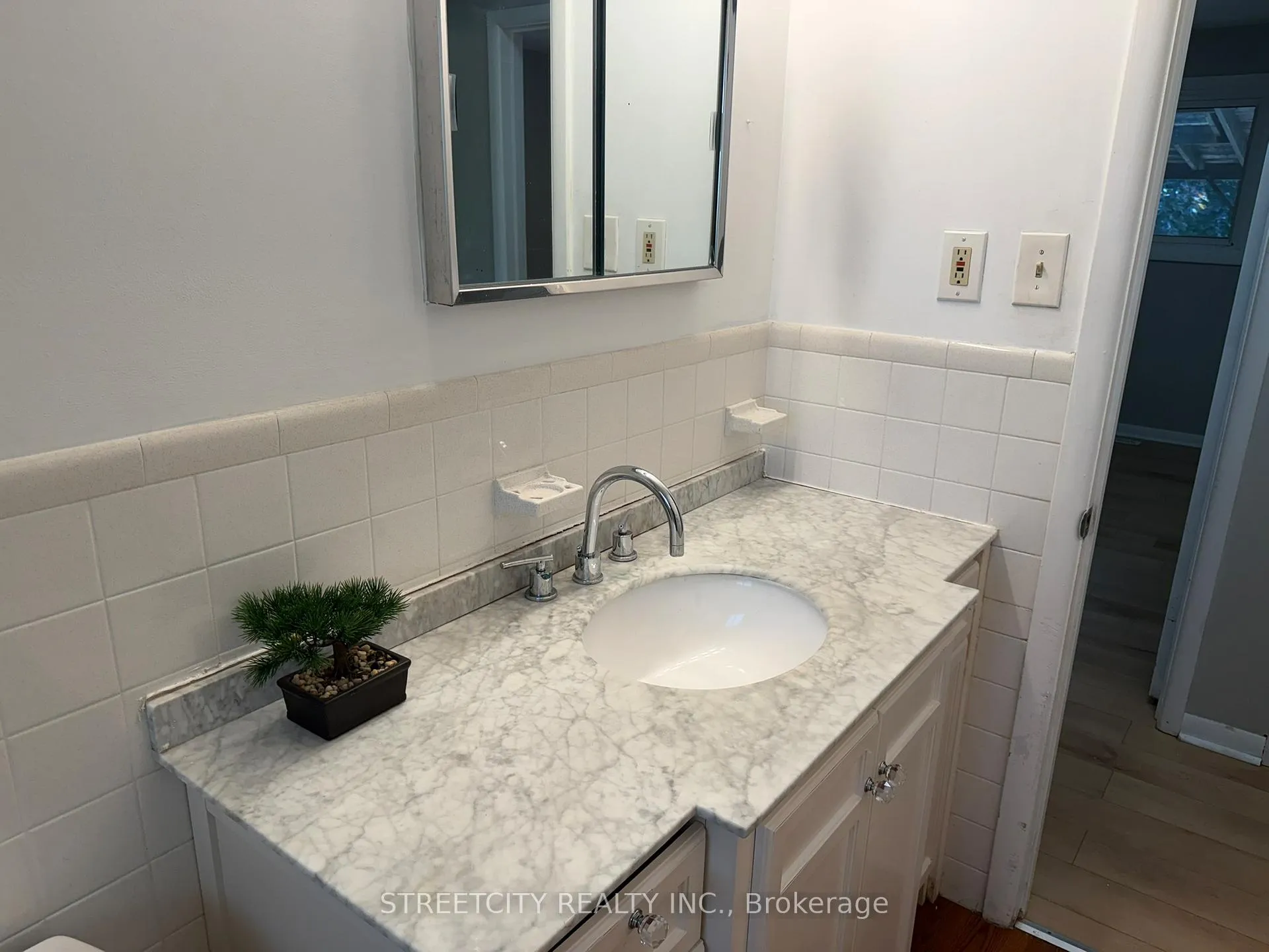 Photo 12 of 42 Oneida Road, London, East D — HOMEH