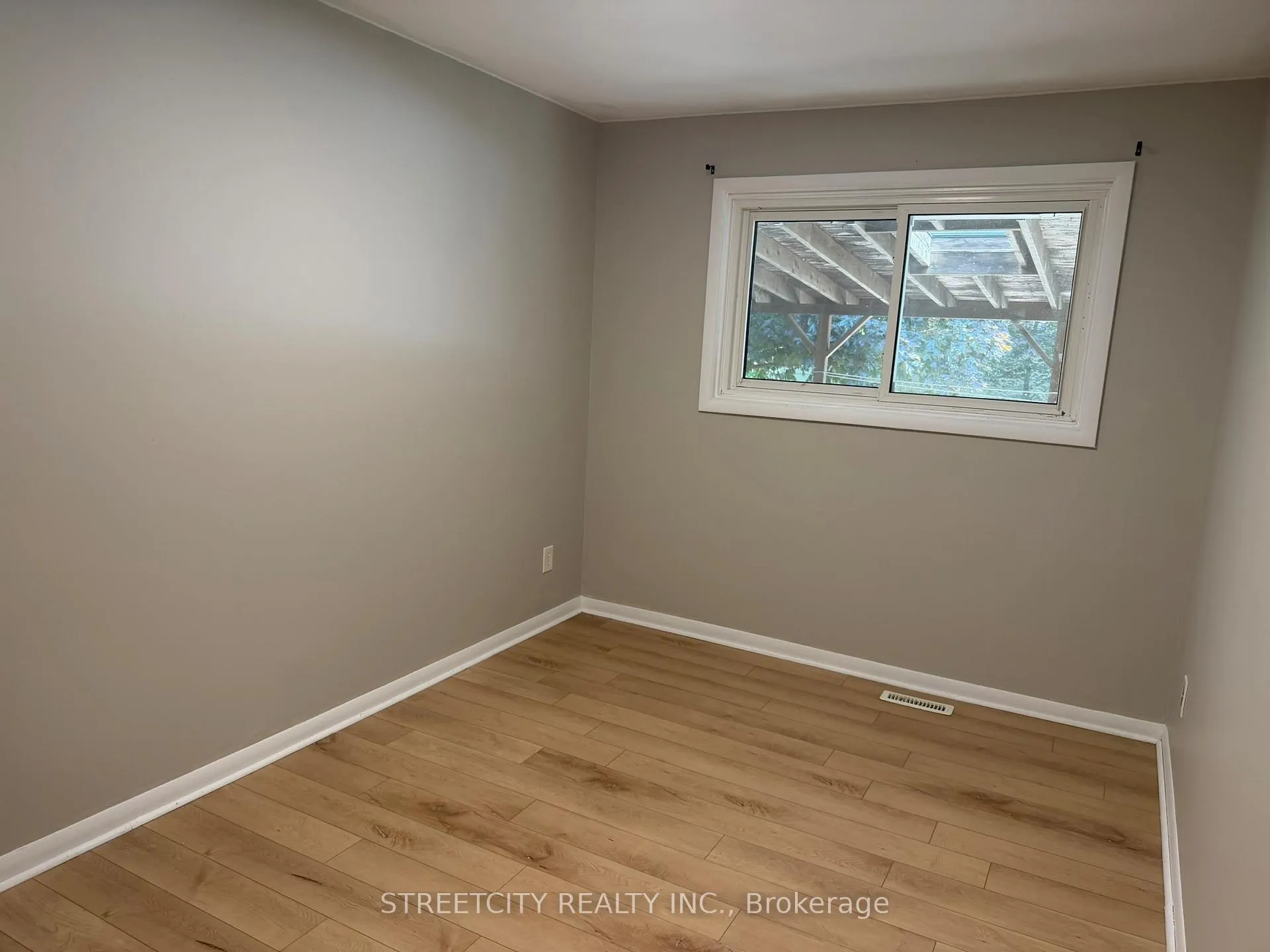 Photo 18 of 42 Oneida Road, London, East D — HOMEH