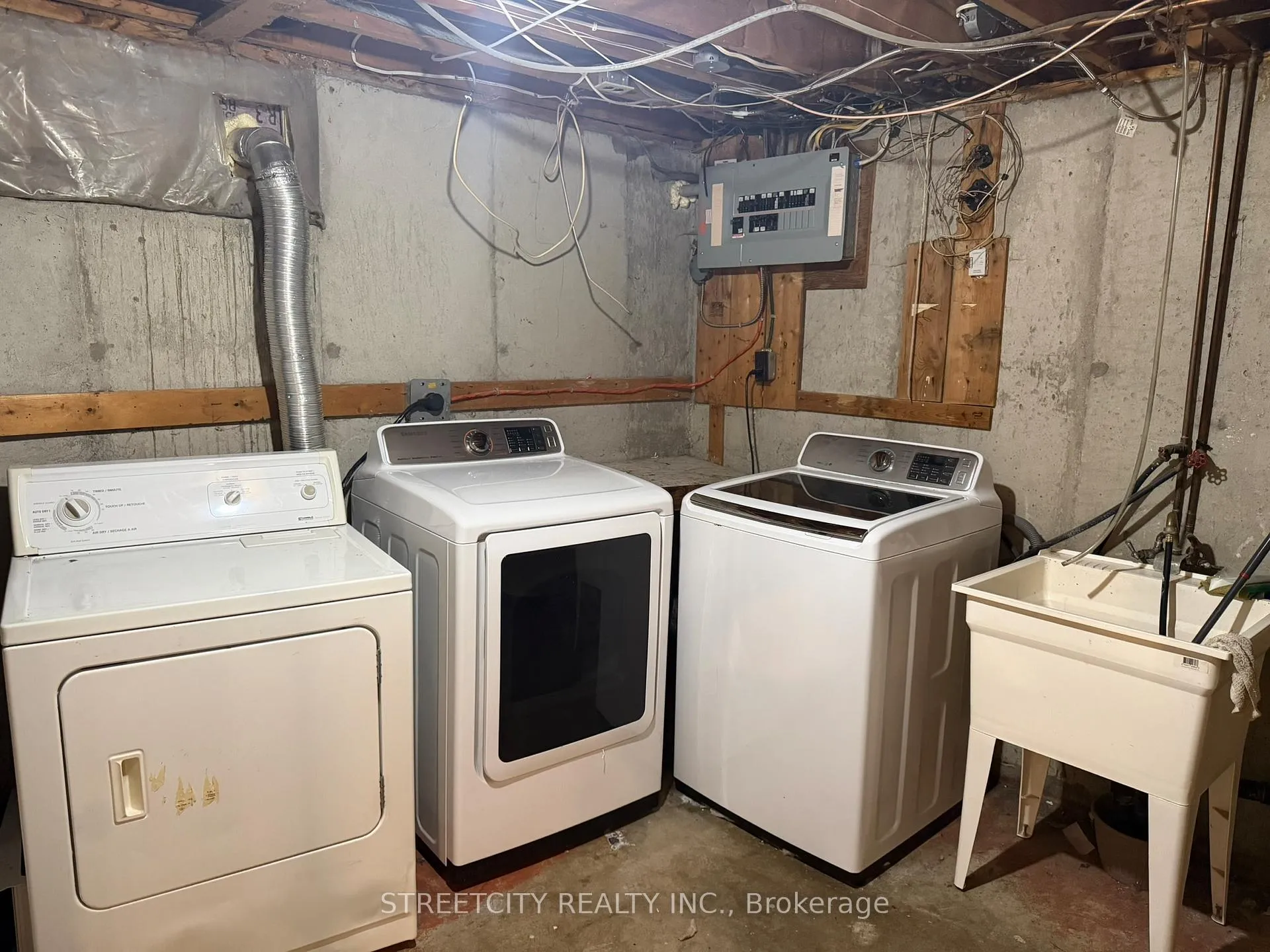 Photo 30 of 42 Oneida Road, London, East D — HOMEH