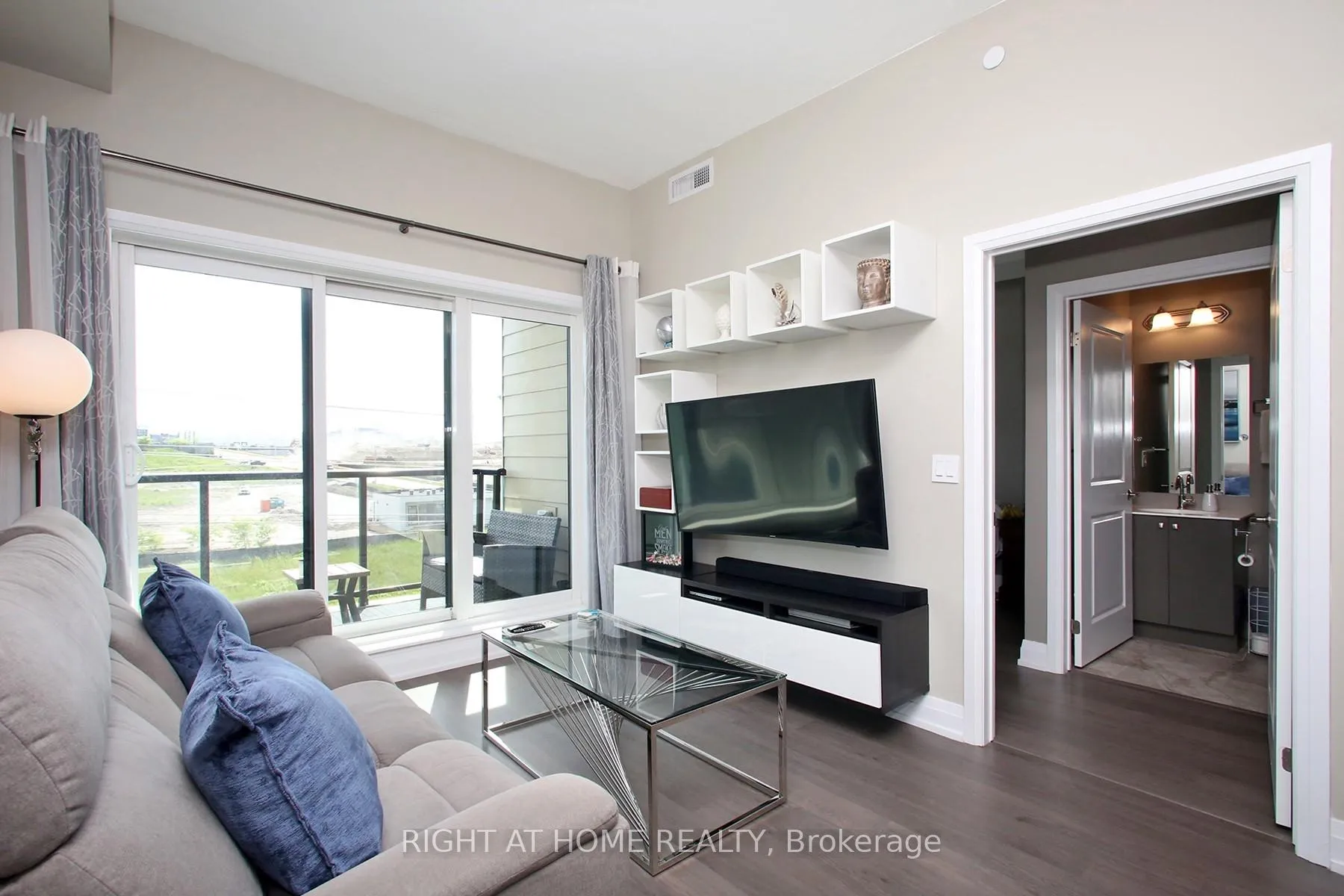 Photo 14 of Unit 436, 555 William Graham Drive, Aurora, Rural Aurora — HOMEH