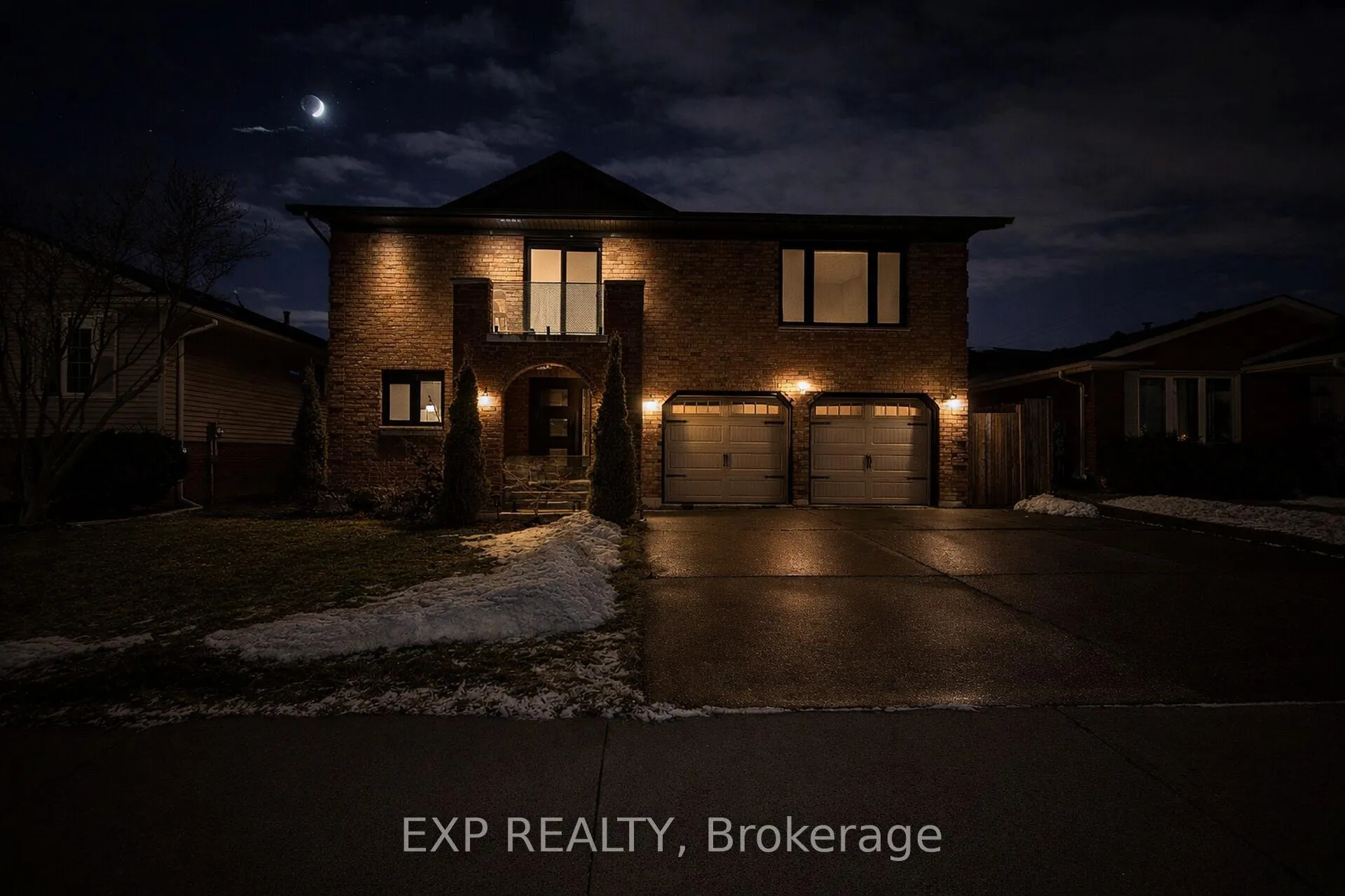 Photo 2 of 7623 Chorozy Street, Niagara Falls, Ascot — HOMEH