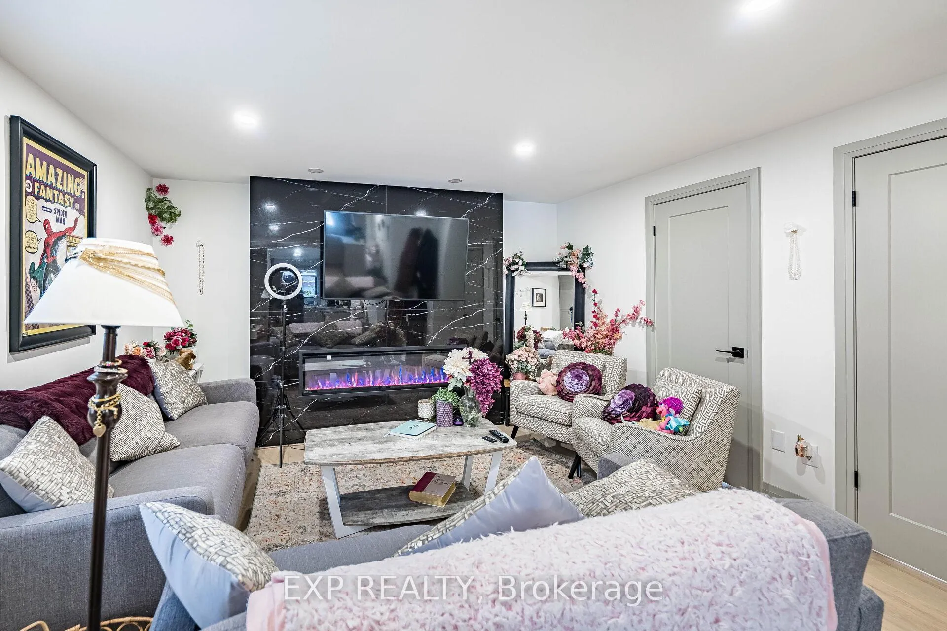 Photo 4 of 7623 Chorozy Street, Niagara Falls, Ascot — HOMEH