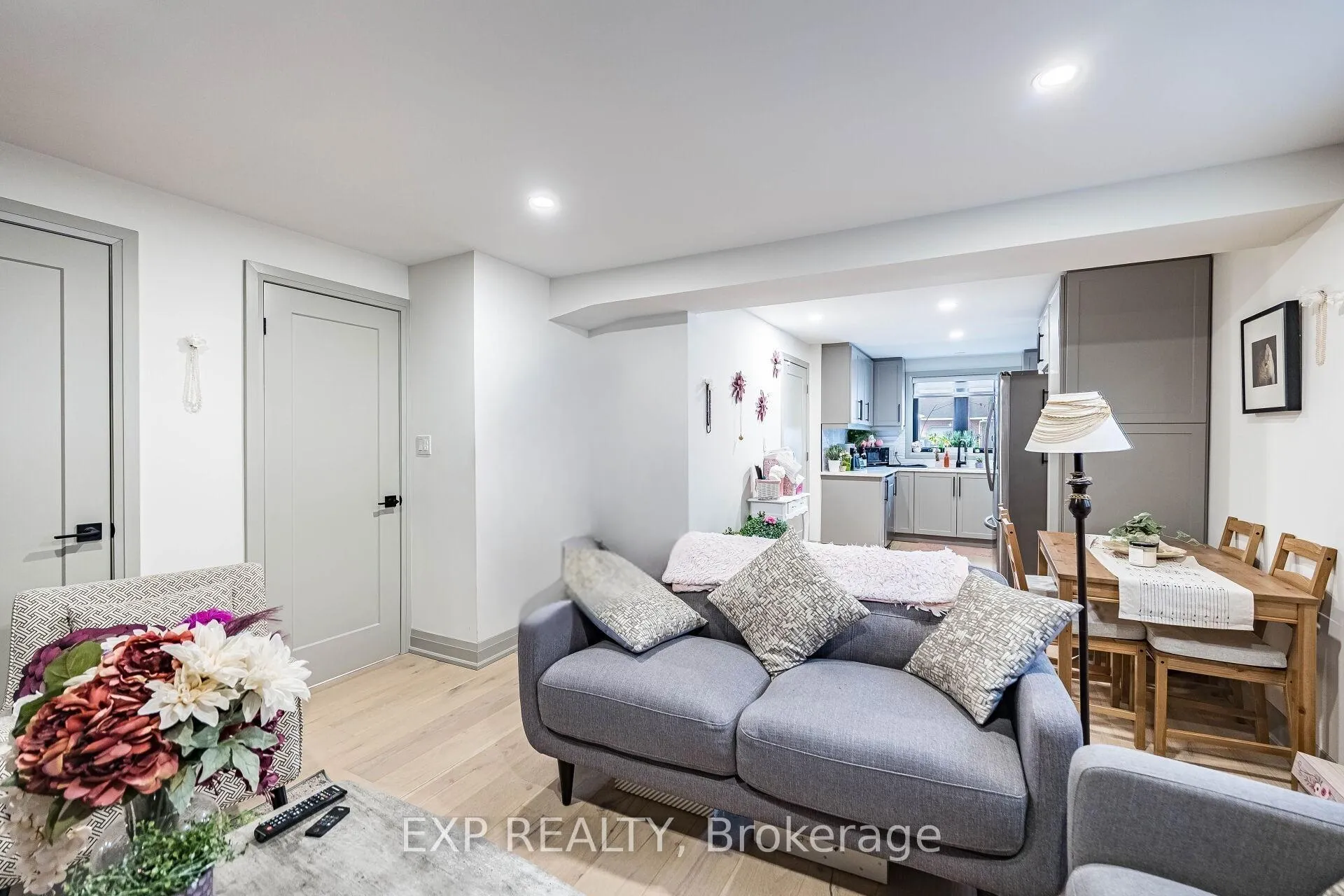Photo 6 of 7623 Chorozy Street, Niagara Falls, Ascot — HOMEH