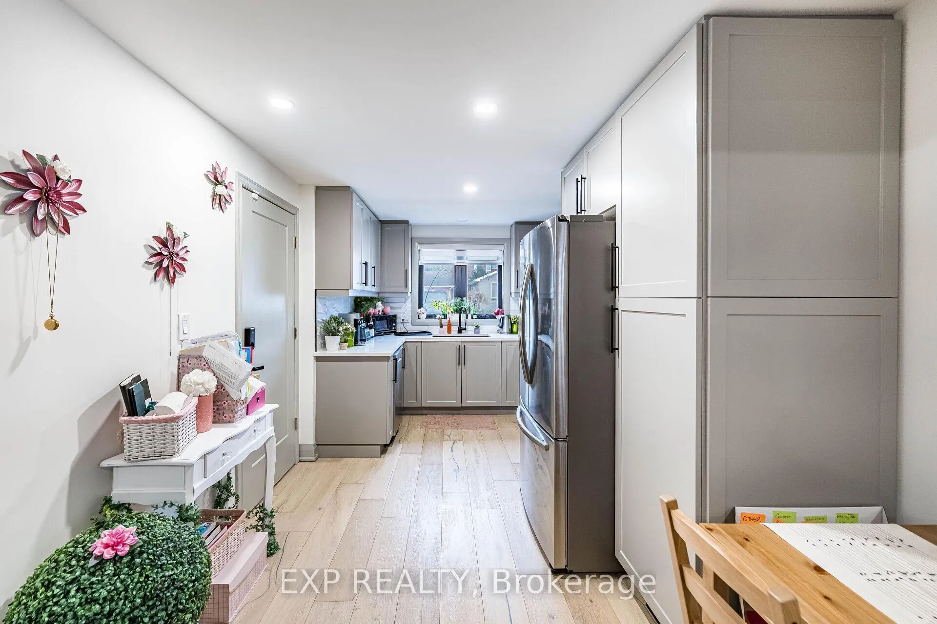 Photo 8 of 7623 Chorozy Street, Niagara Falls, Ascot — HOMEH