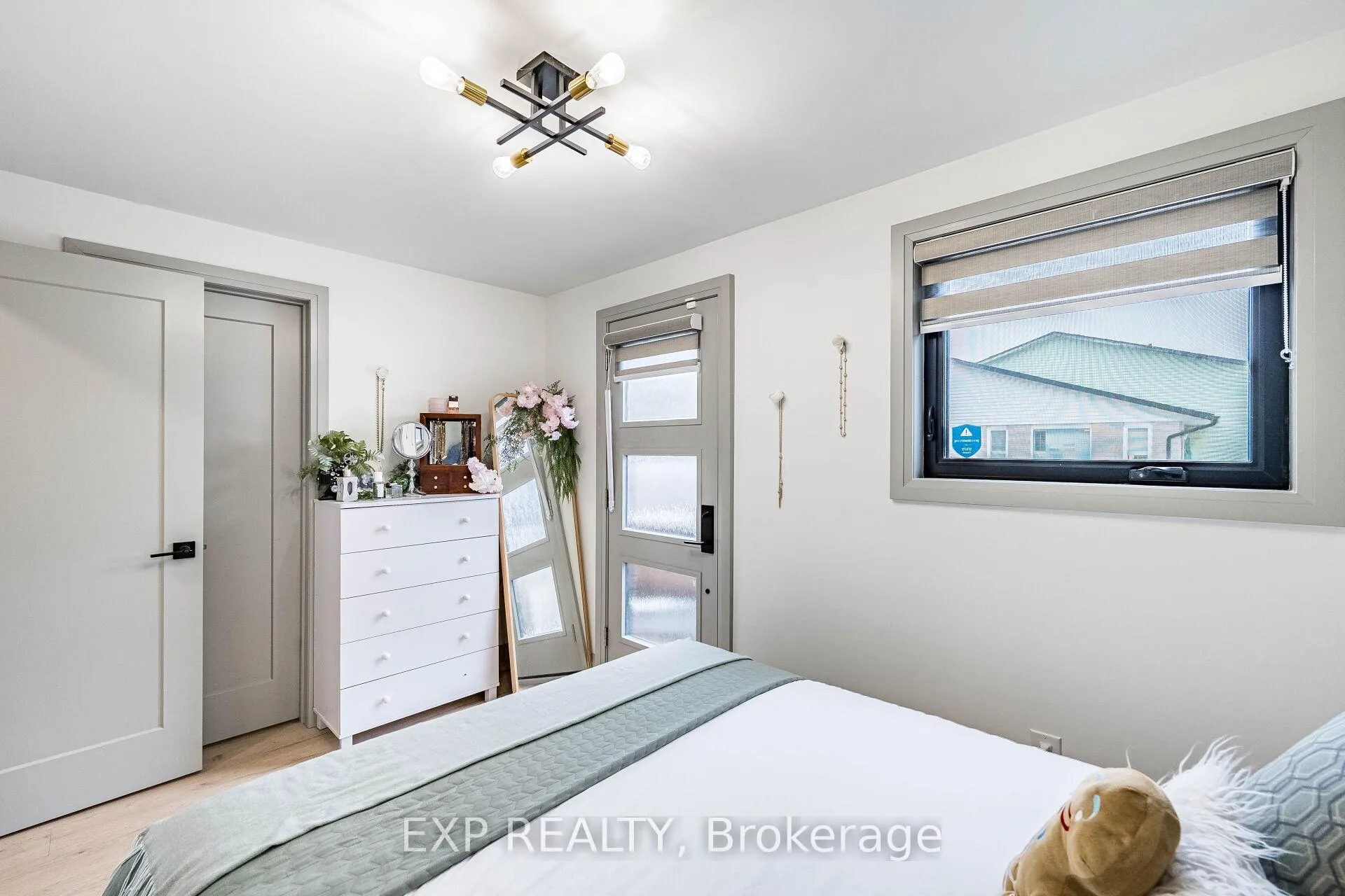 Photo 10 of 7623 Chorozy Street, Niagara Falls, Ascot — HOMEH
