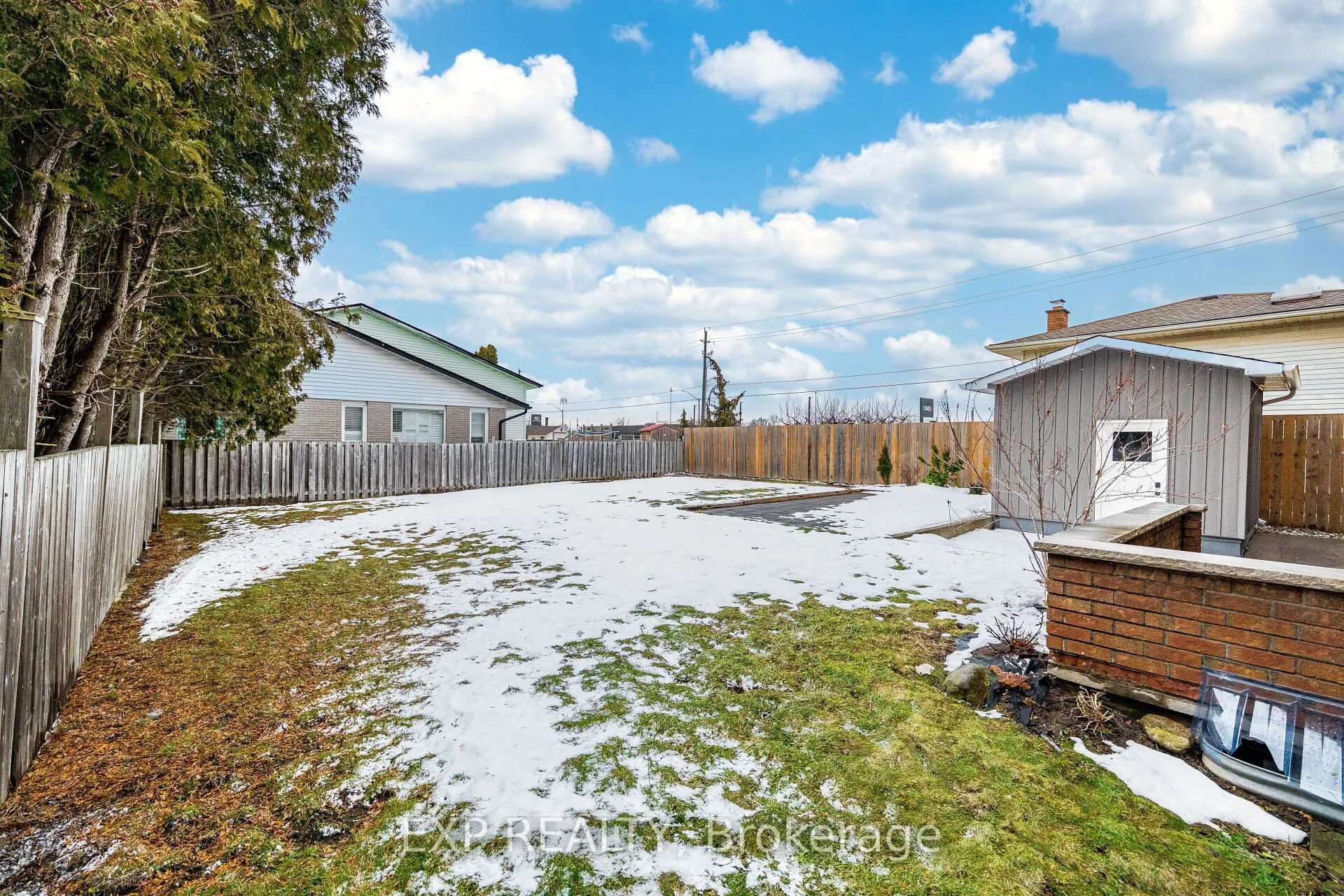Photo 13 of 7623 Chorozy Street, Niagara Falls, Ascot — HOMEH