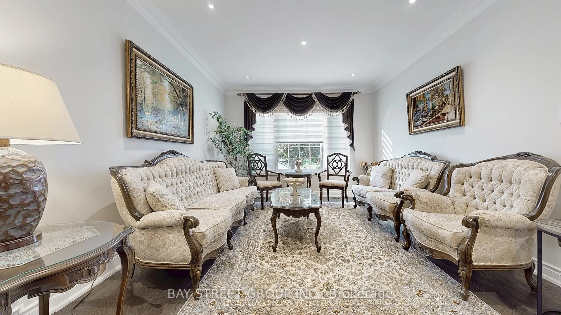 Photo 4 of 57 Whitburn Crescent, Vaughan, Maple — HOMEH