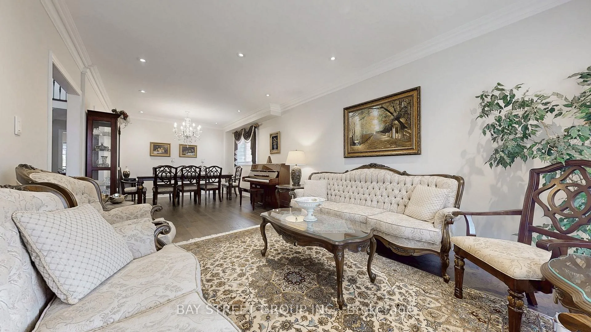 Photo 5 of 57 Whitburn Crescent, Vaughan, Maple — HOMEH