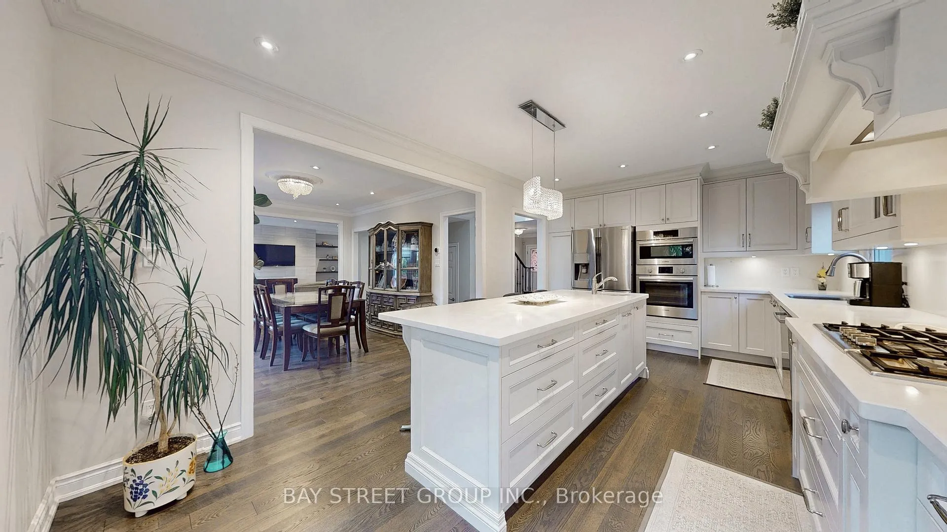 Photo 8 of 57 Whitburn Crescent, Vaughan, Maple — HOMEH