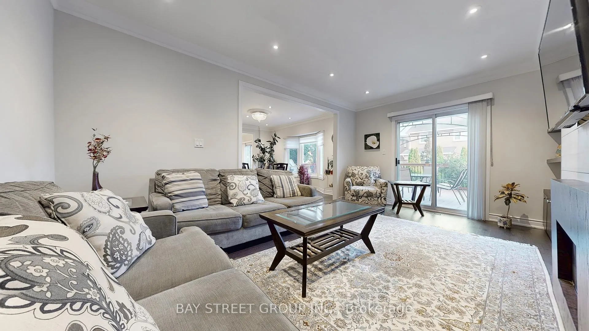Photo 9 of 57 Whitburn Crescent, Vaughan, Maple — HOMEH
