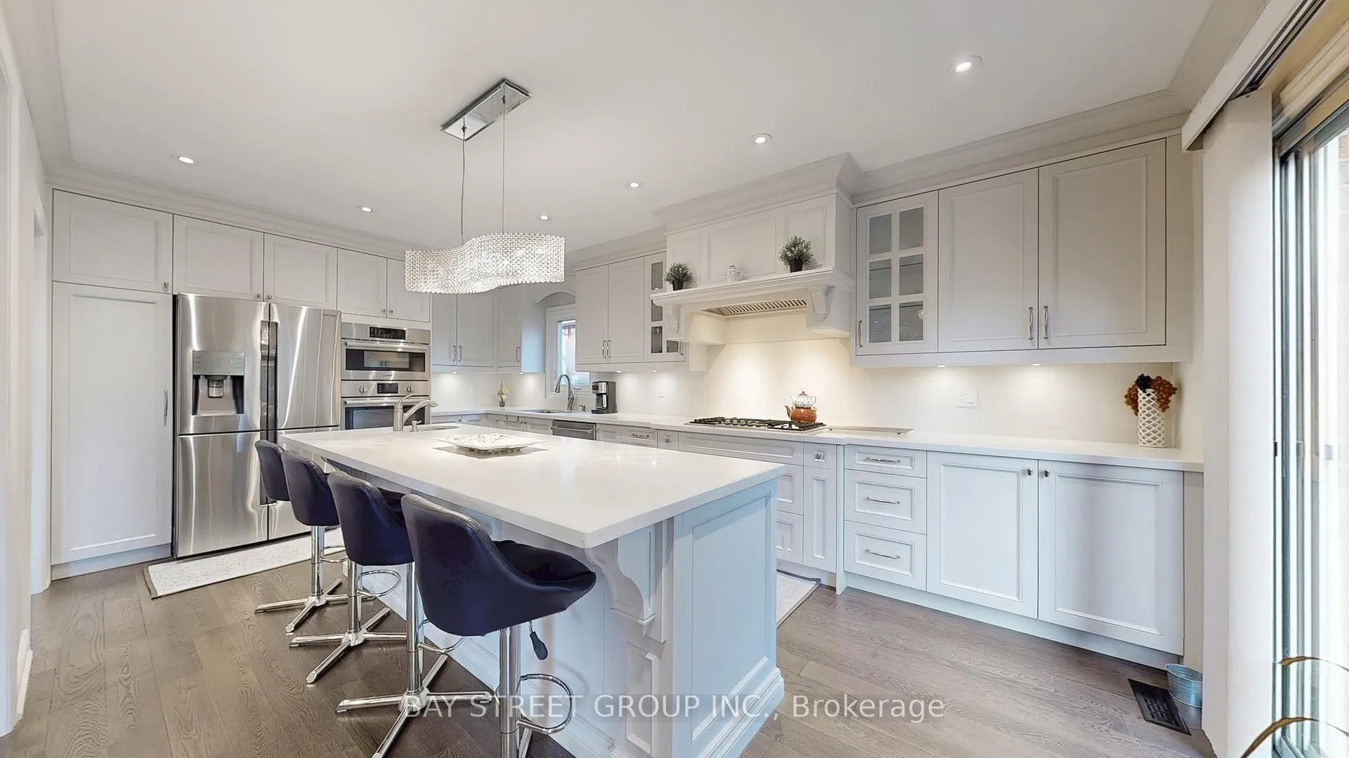 Photo 11 of 57 Whitburn Crescent, Vaughan, Maple — HOMEH
