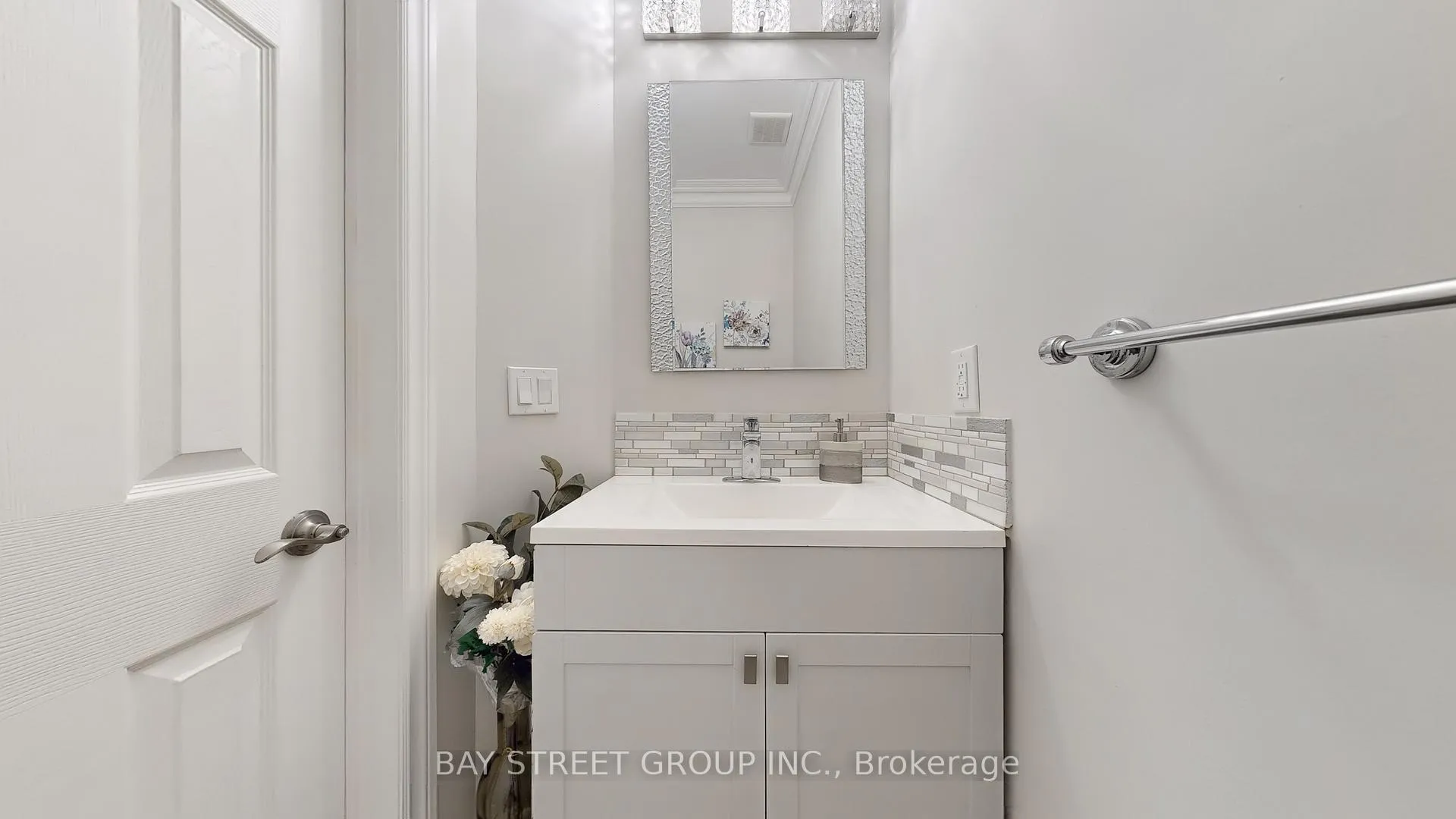 Photo 16 of 57 Whitburn Crescent, Vaughan, Maple — HOMEH