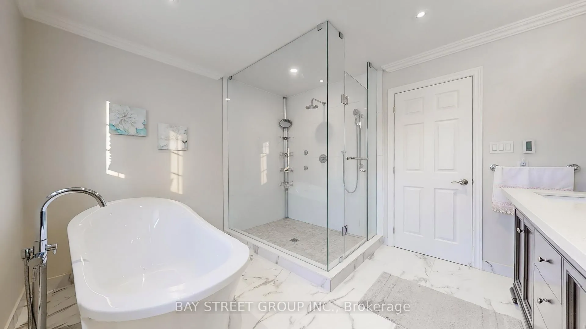 Photo 23 of 57 Whitburn Crescent, Vaughan, Maple — HOMEH