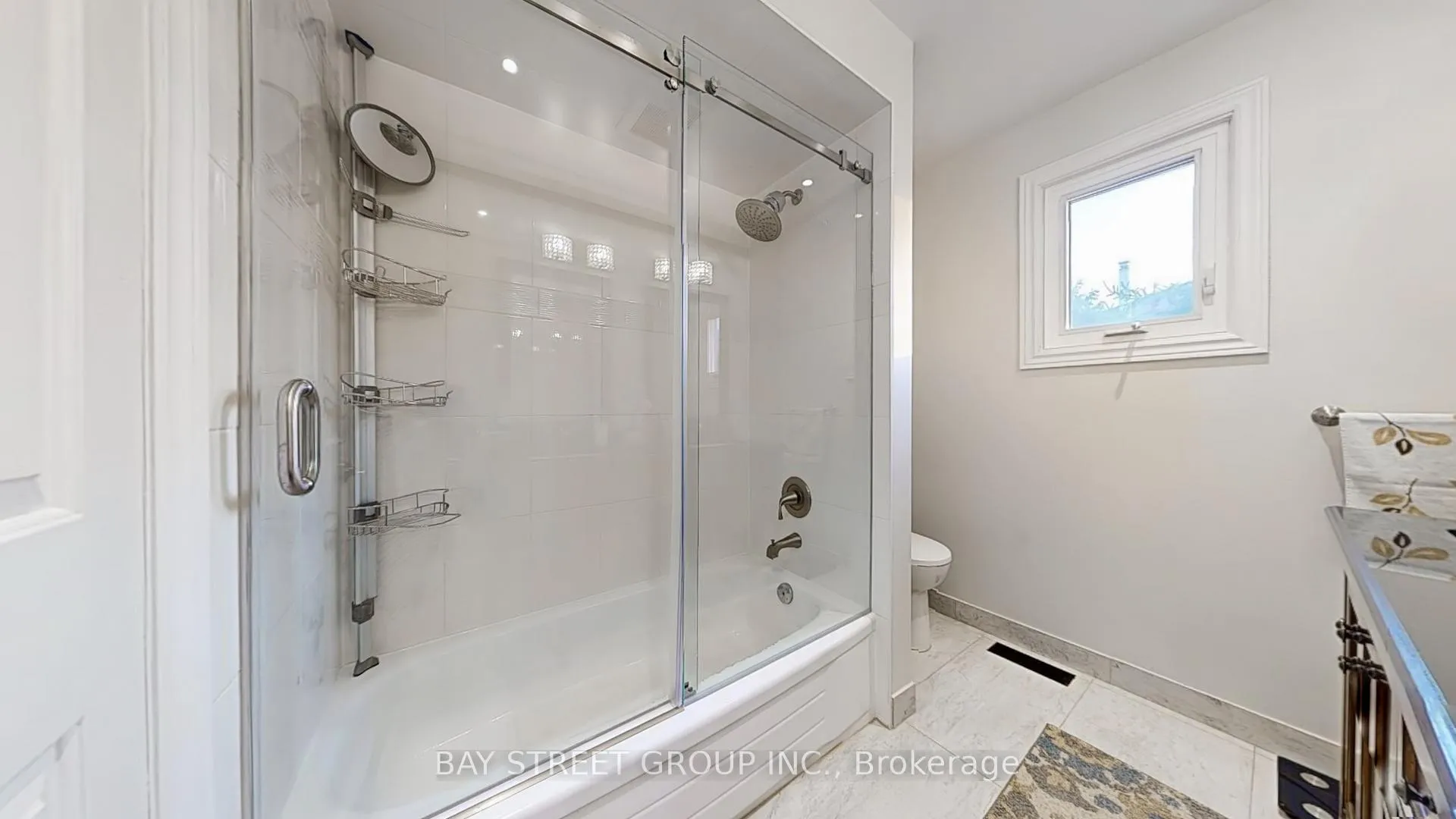 Photo 31 of 57 Whitburn Crescent, Vaughan, Maple — HOMEH