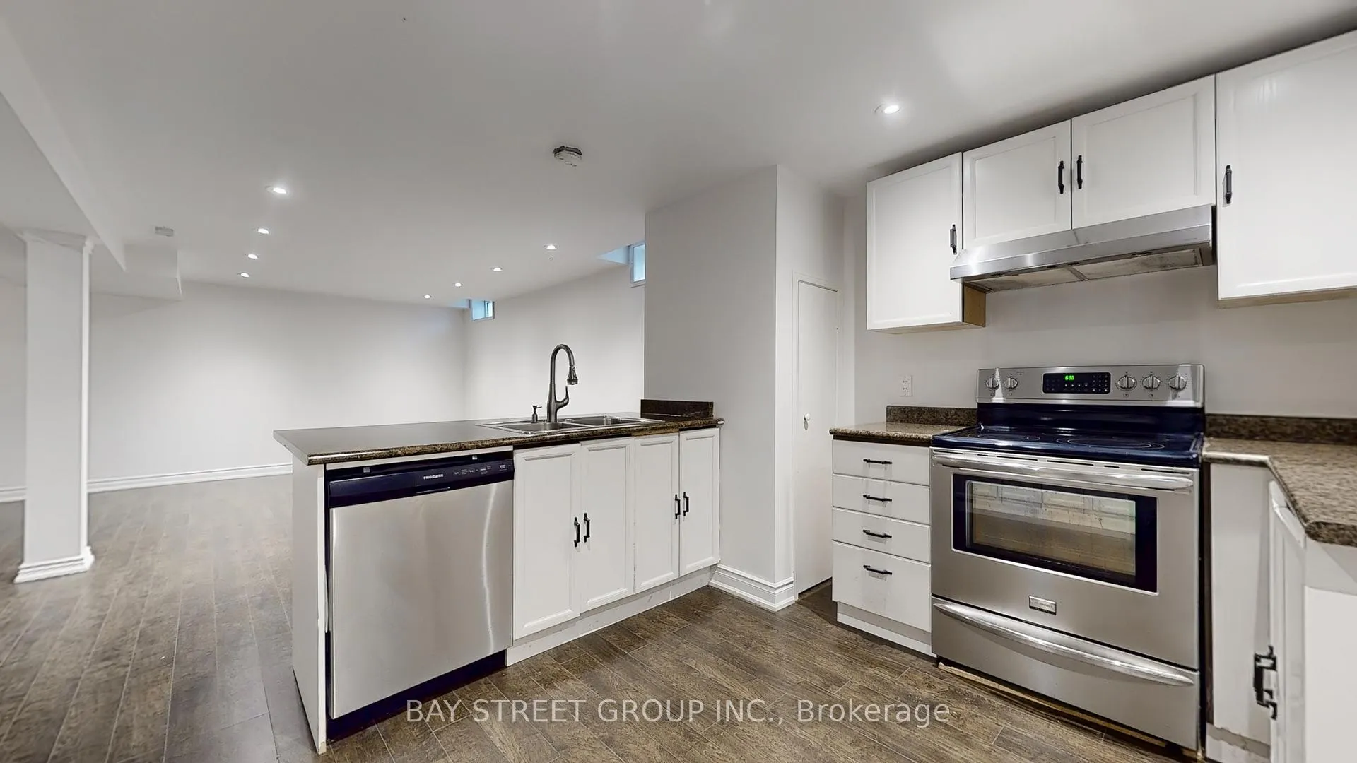 Photo 36 of 57 Whitburn Crescent, Vaughan, Maple — HOMEH
