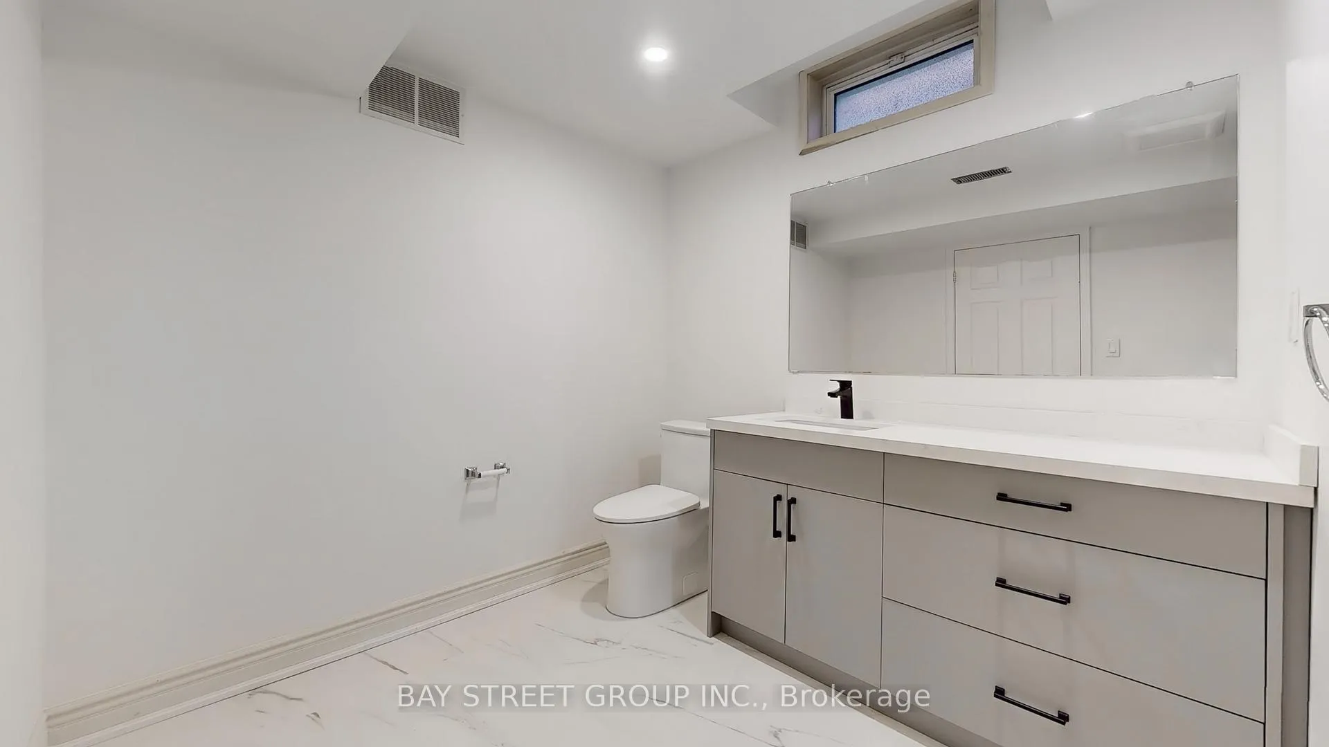 Photo 38 of 57 Whitburn Crescent, Vaughan, Maple — HOMEH