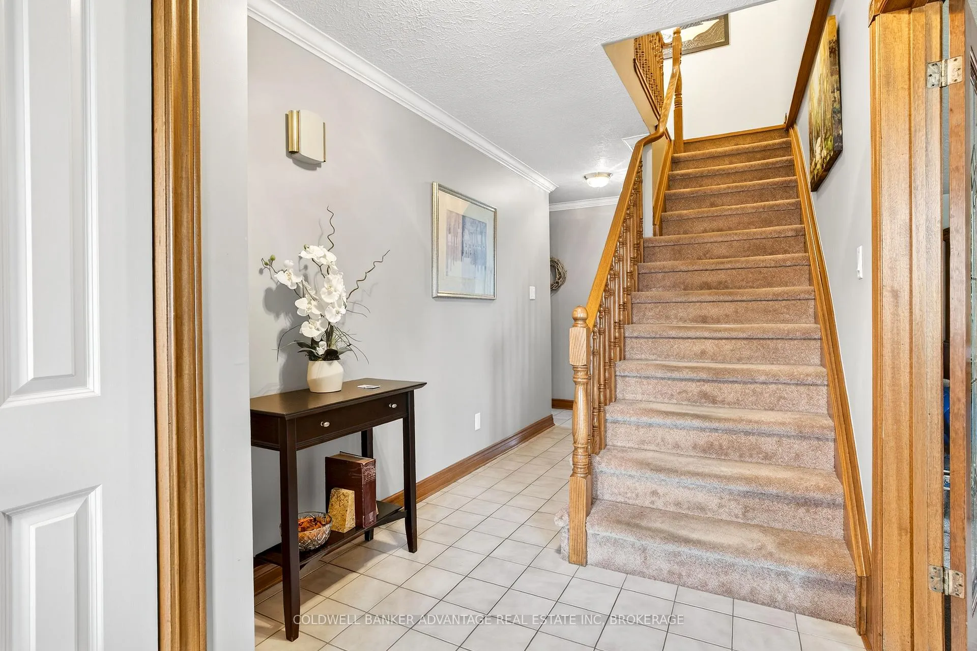 Photo 4 of 41 Adel Drive E, St. Catharines, Carlton/Bunting — HOMEH