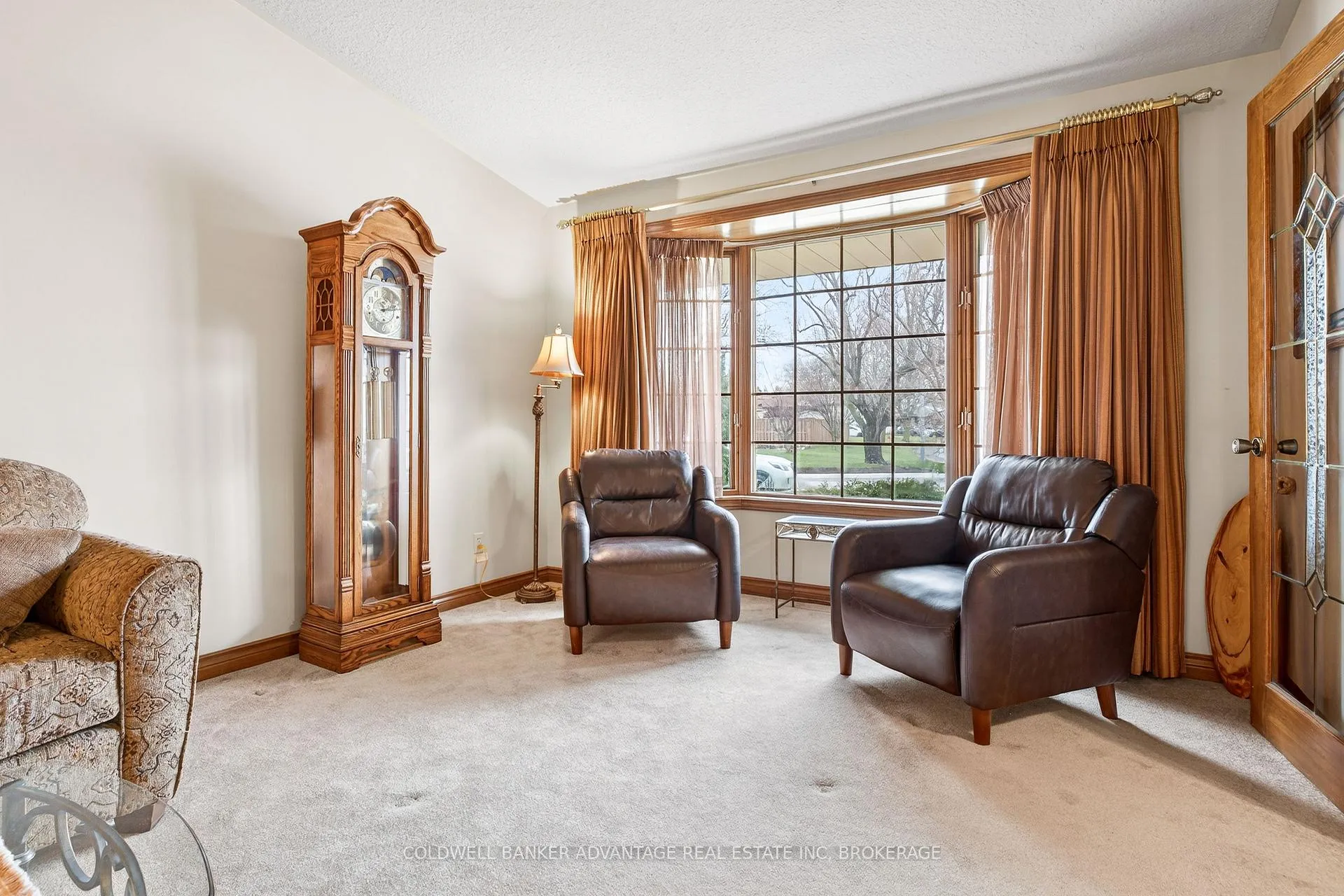 Photo 5 of 41 Adel Drive E, St. Catharines, Carlton/Bunting — HOMEH