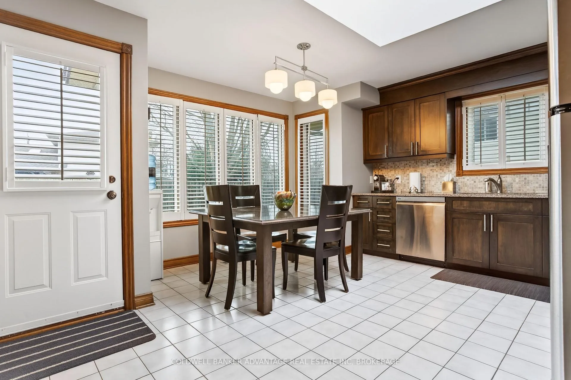 Photo 8 of 41 Adel Drive E, St. Catharines, Carlton/Bunting — HOMEH