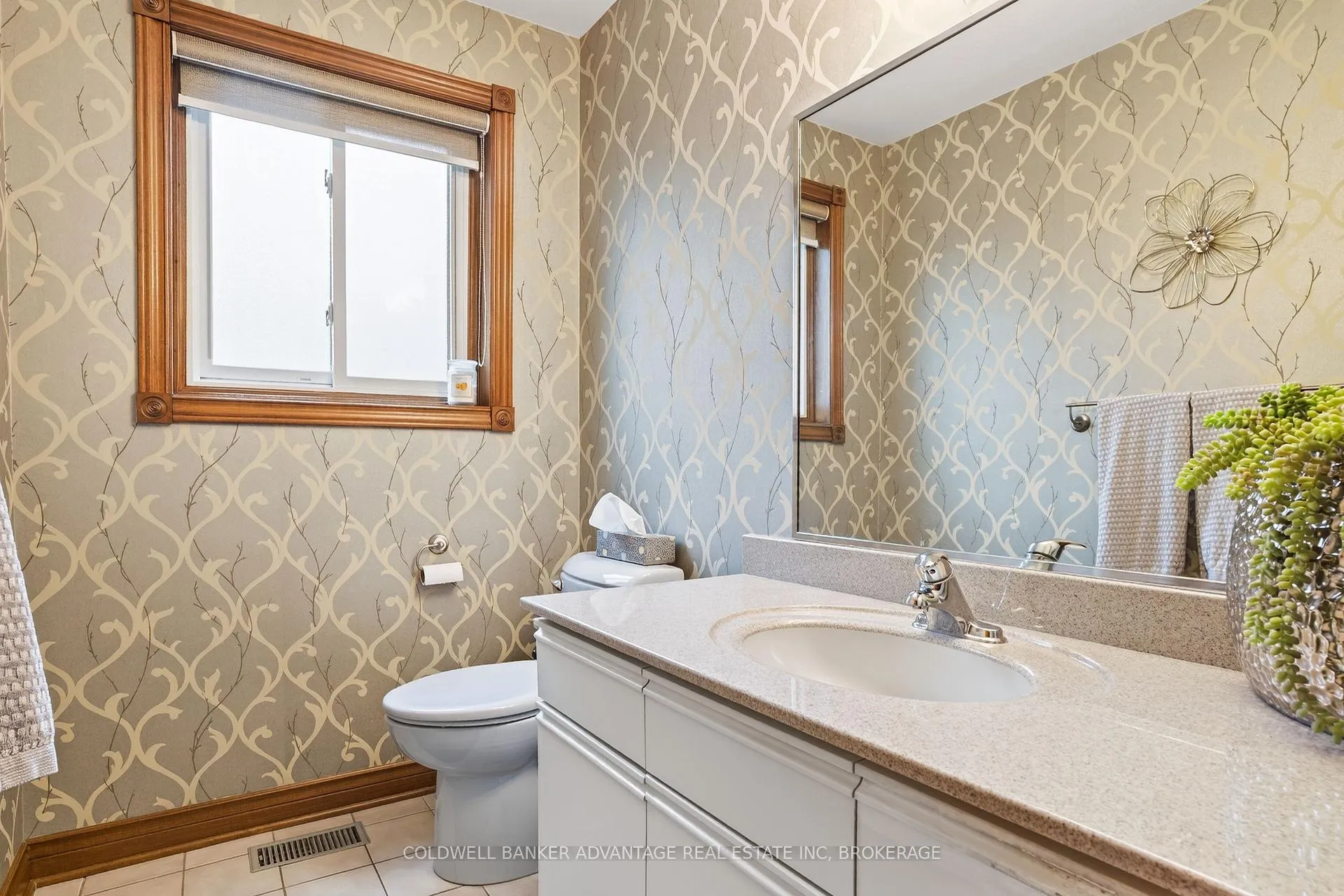 Photo 11 of 41 Adel Drive E, St. Catharines, Carlton/Bunting — HOMEH