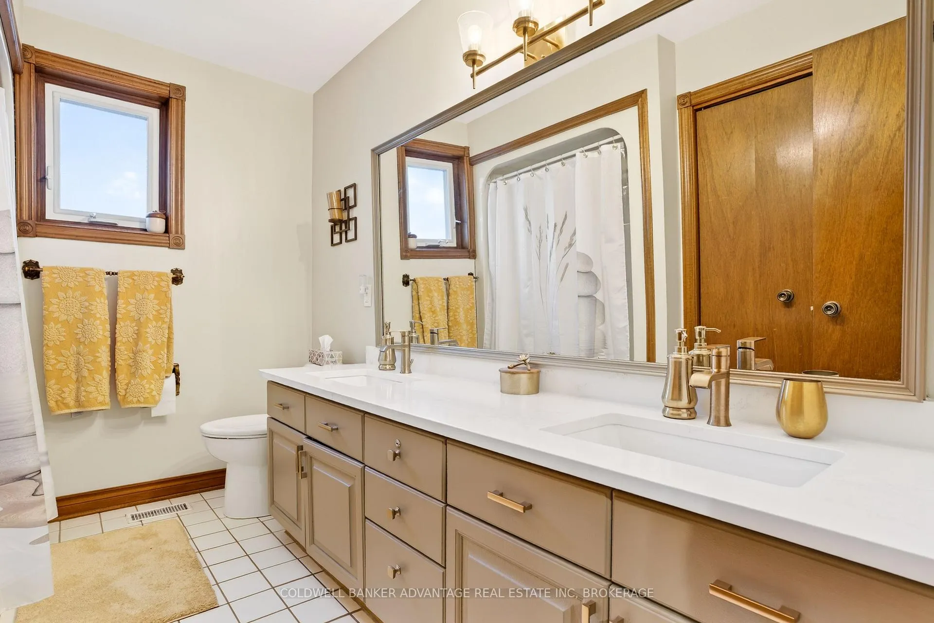 Photo 16 of 41 Adel Drive E, St. Catharines, Carlton/Bunting — HOMEH