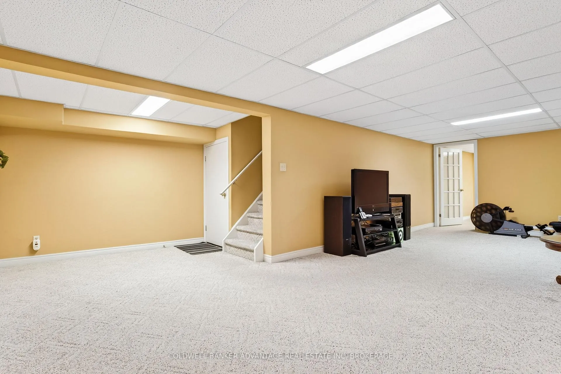 Photo 19 of 41 Adel Drive E, St. Catharines, Carlton/Bunting — HOMEH