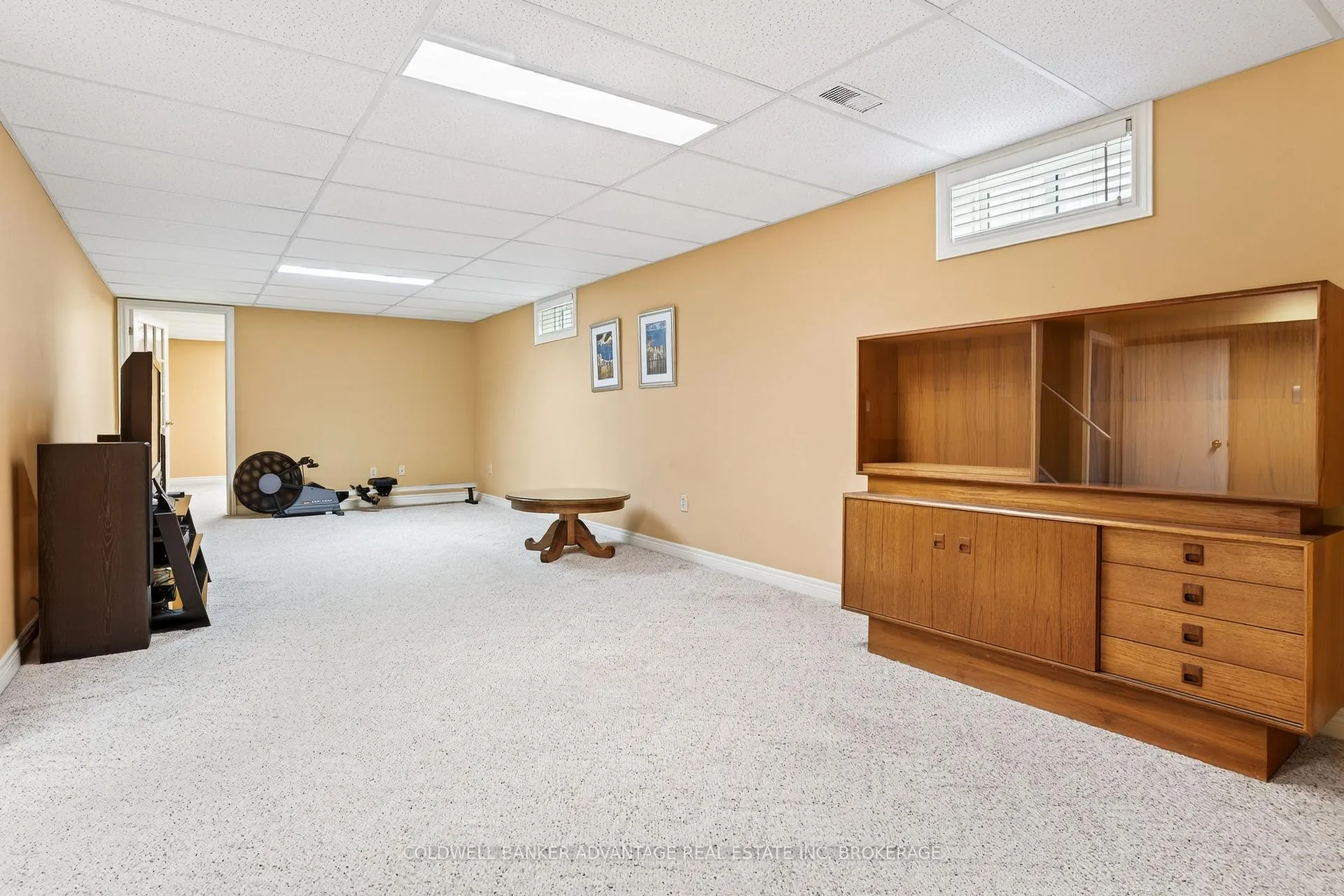 Photo 20 of 41 Adel Drive E, St. Catharines, Carlton/Bunting — HOMEH