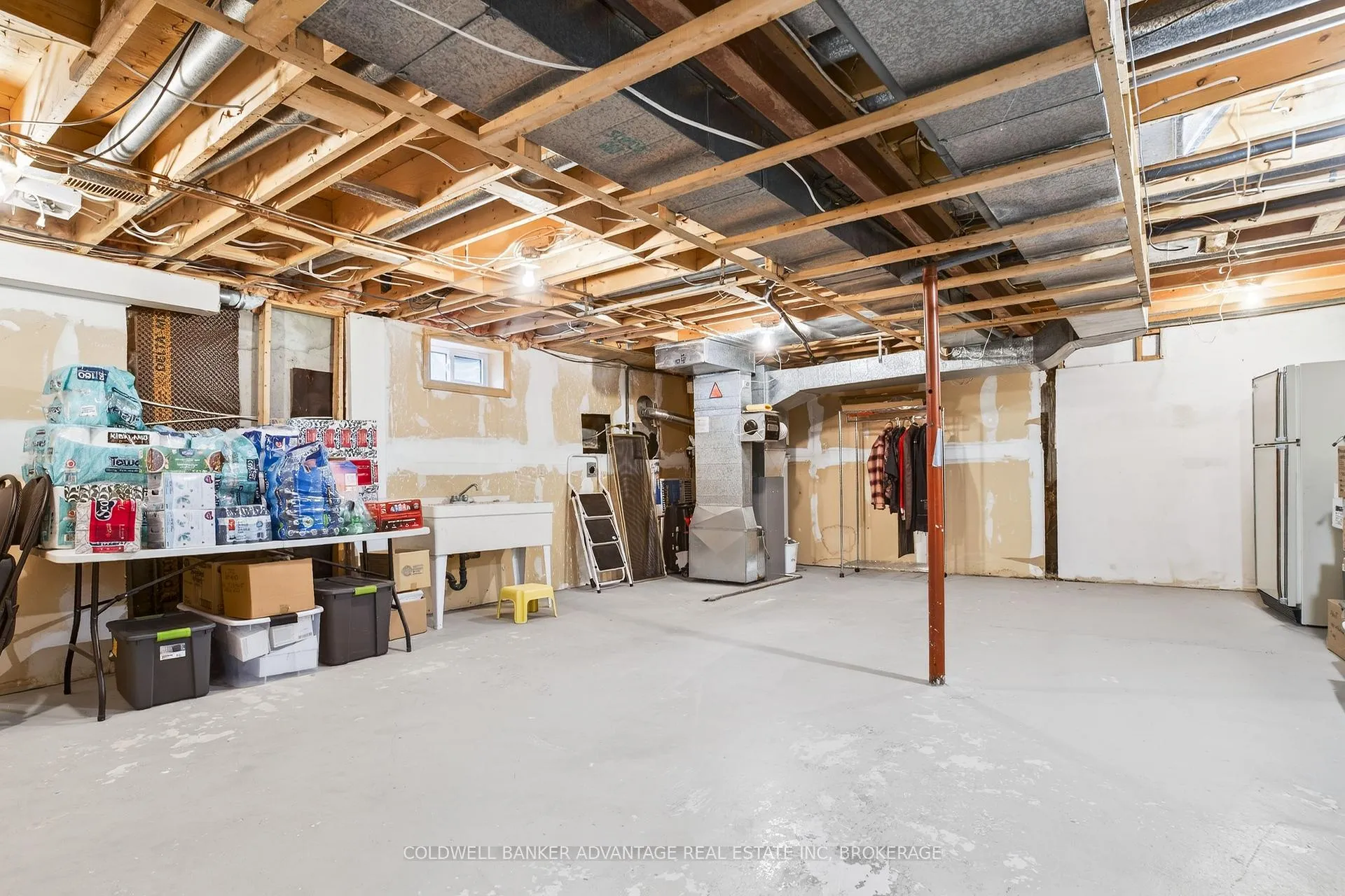 Photo 23 of 41 Adel Drive E, St. Catharines, Carlton/Bunting — HOMEH