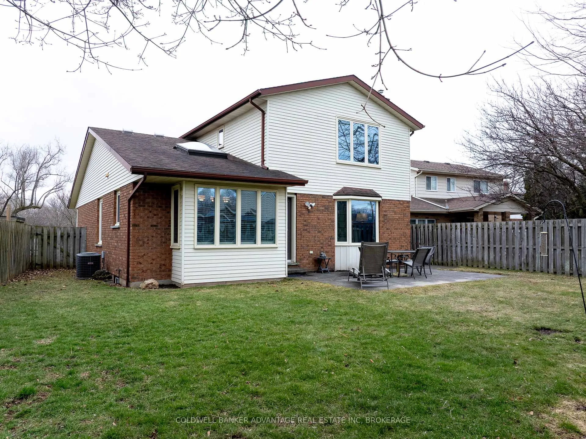 Photo 27 of 41 Adel Drive E, St. Catharines, Carlton/Bunting — HOMEH
