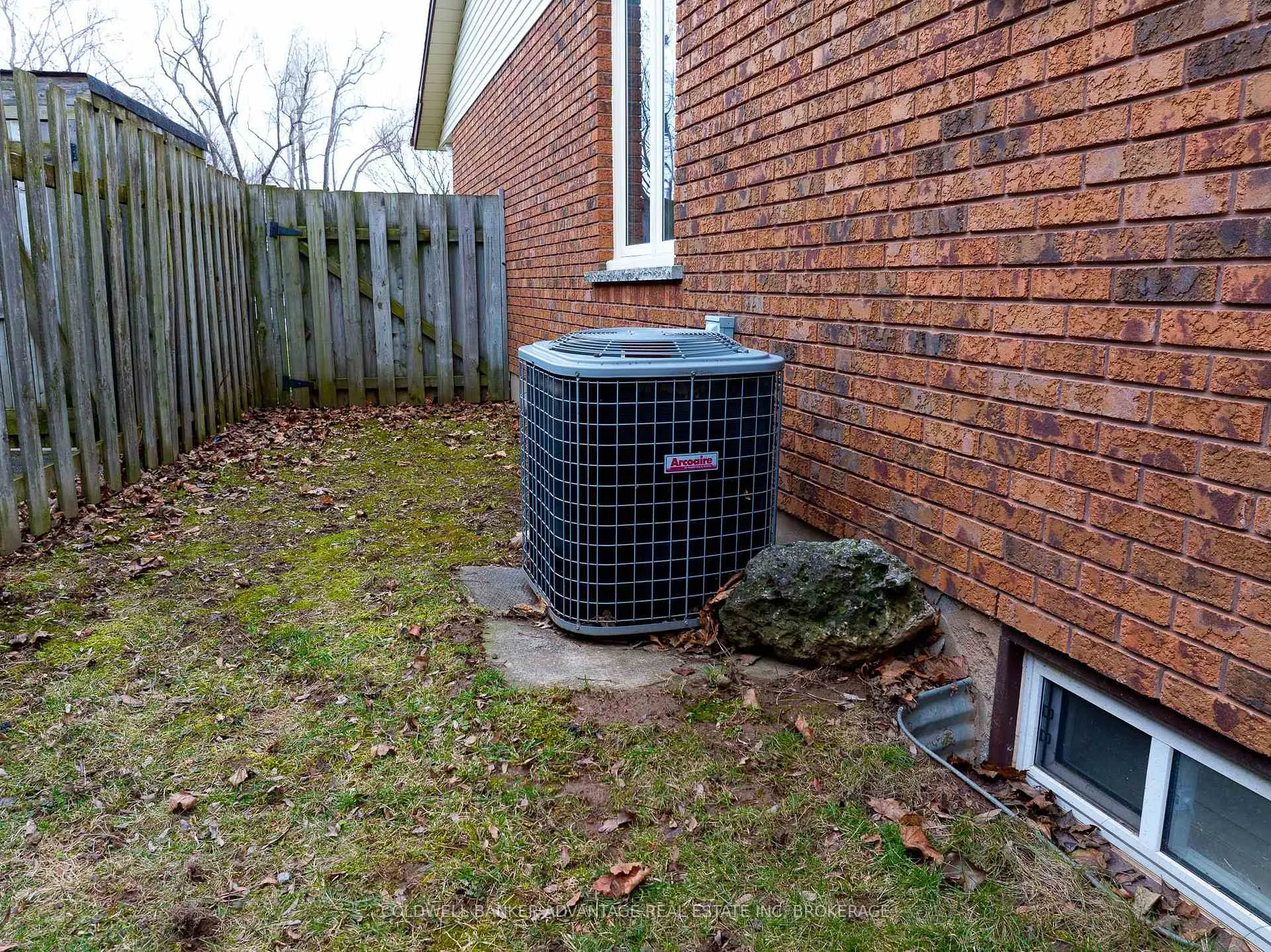 Photo 28 of 41 Adel Drive E, St. Catharines, Carlton/Bunting — HOMEH