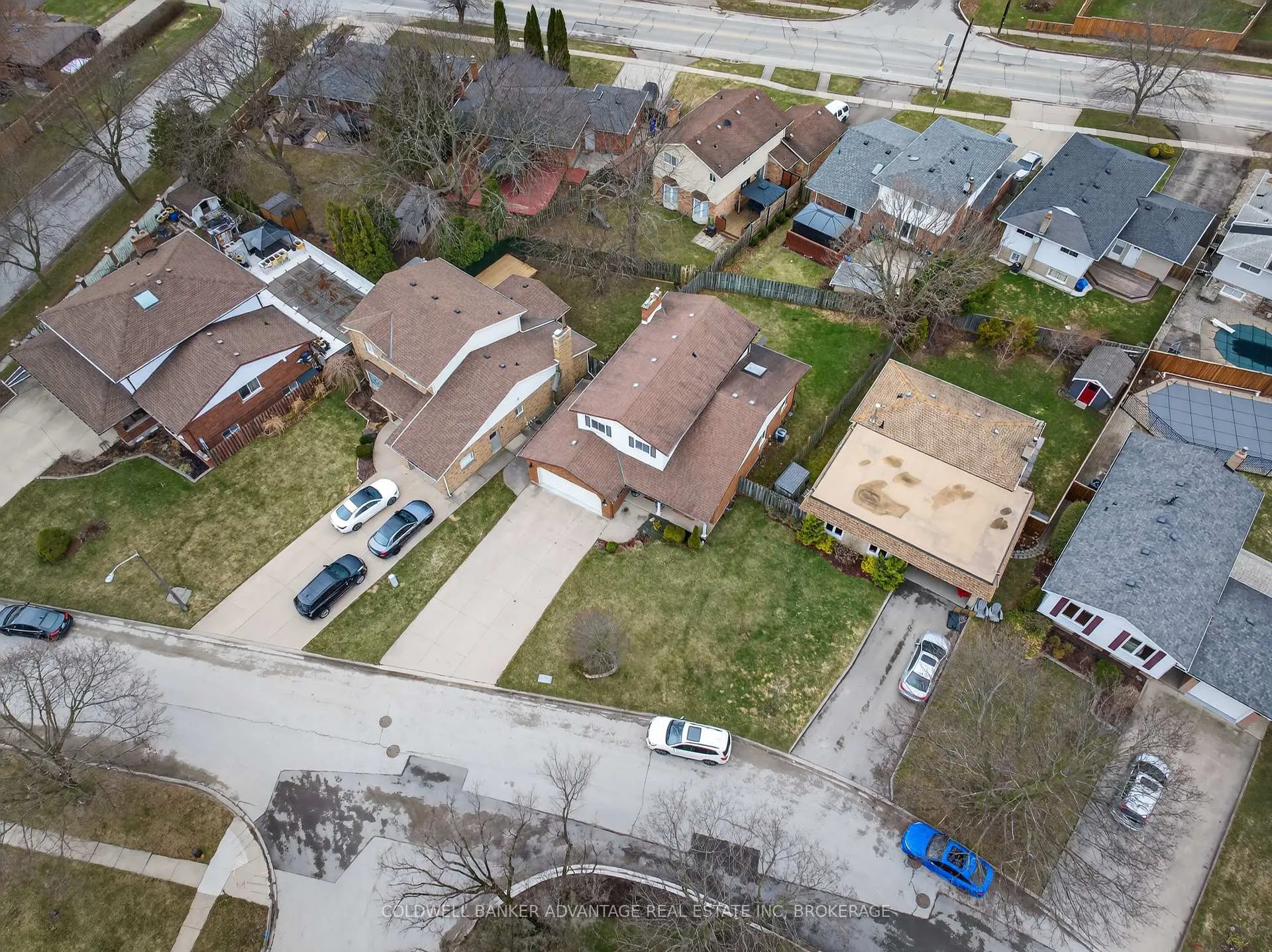 Photo 30 of 41 Adel Drive E, St. Catharines, Carlton/Bunting — HOMEH
