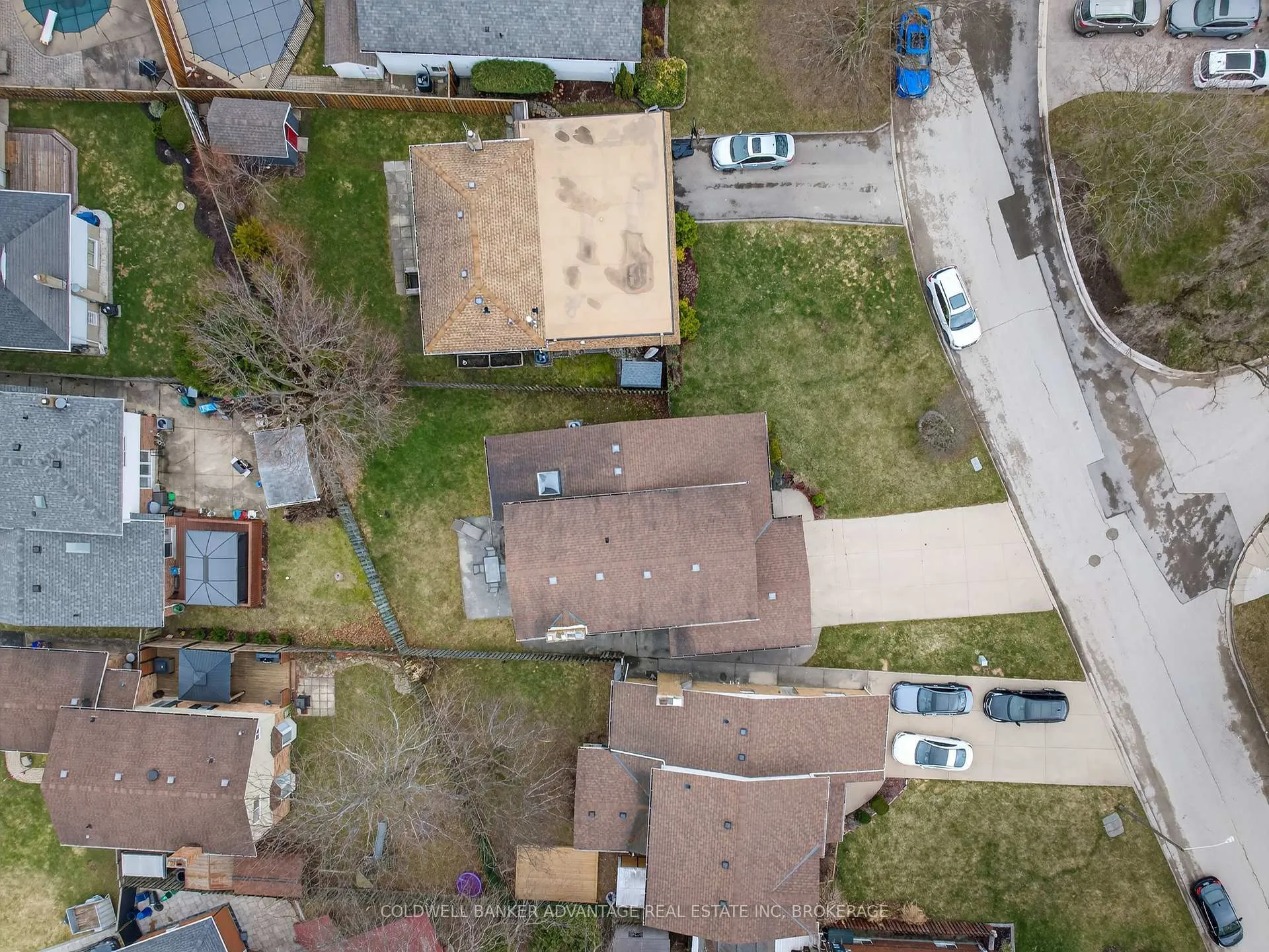 Photo 32 of 41 Adel Drive E, St. Catharines, Carlton/Bunting — HOMEH