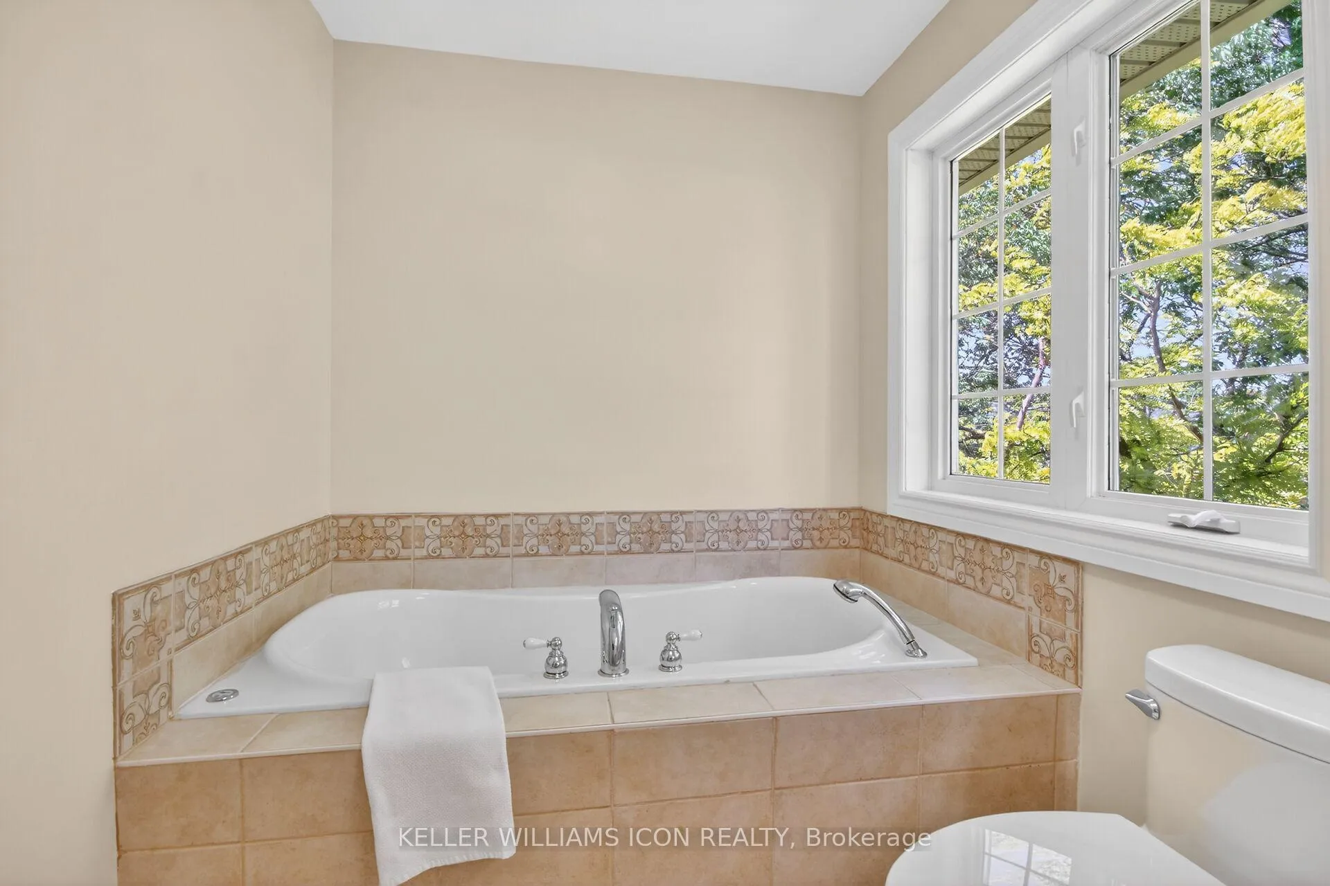 Photo 25 of 136 Shaughnessy Crescent, Ottawa, Kanata - Kanata Lakes/Heritage Hills — HOMEH