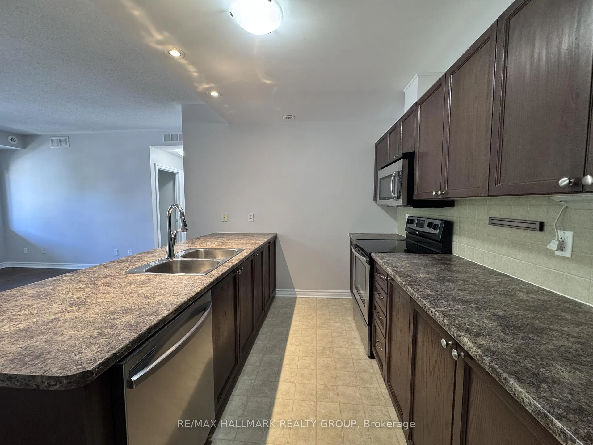 Photo 10 of Unit 19, 140 Mocha Private, Ottawa, Blossom Park/Kemp Park/Findlay Creek — HOMEH