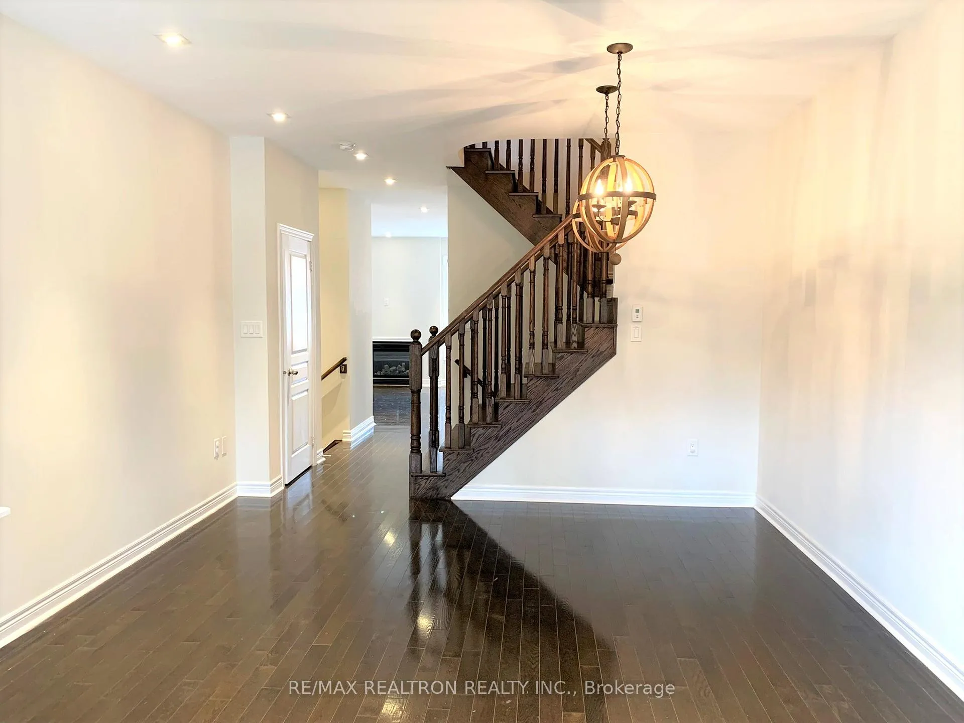 Photo 6 of 10 James Glover Drive, Markham, Berczy — HOMEH