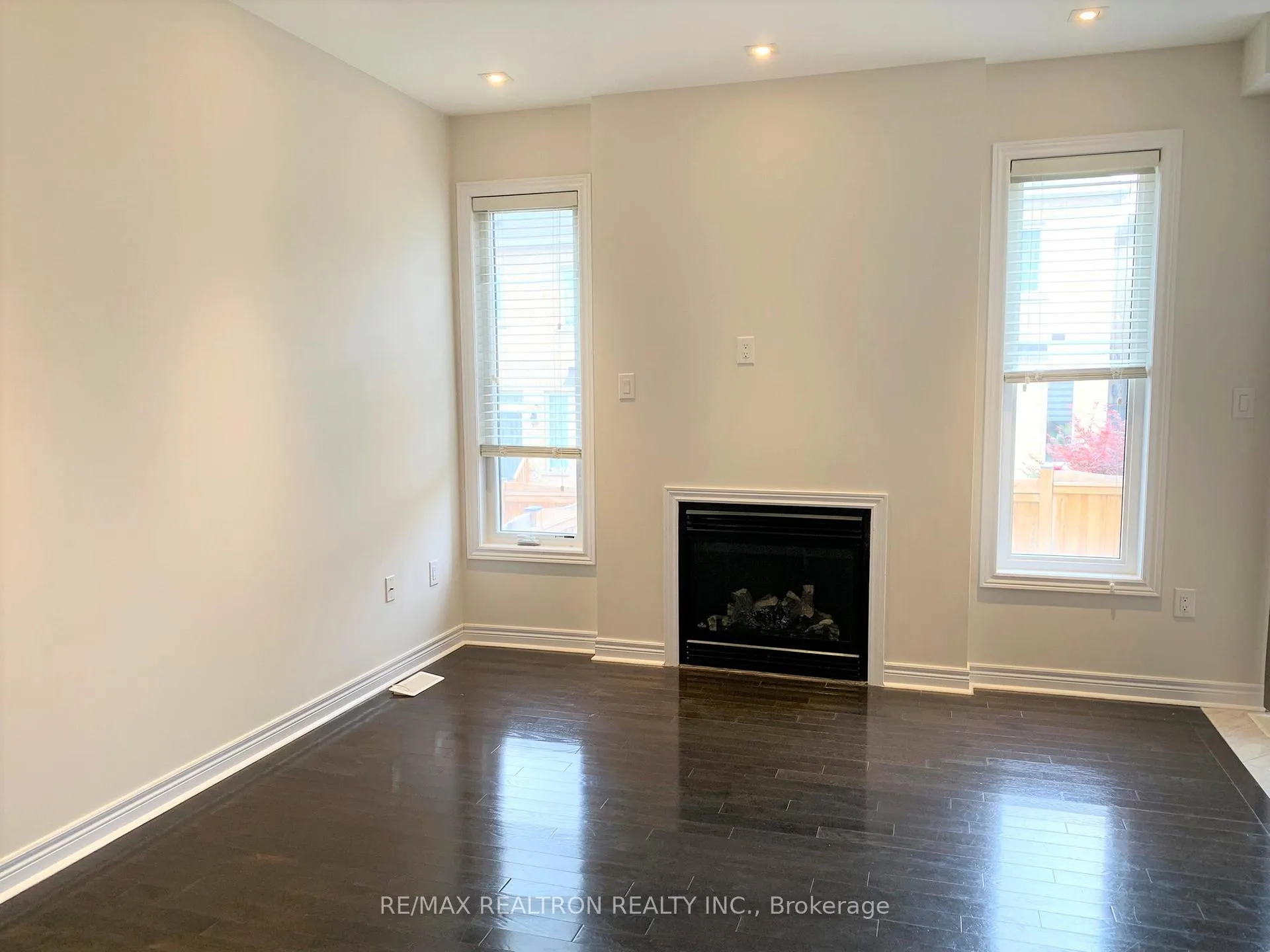 Photo 7 of 10 James Glover Drive, Markham, Berczy — HOMEH